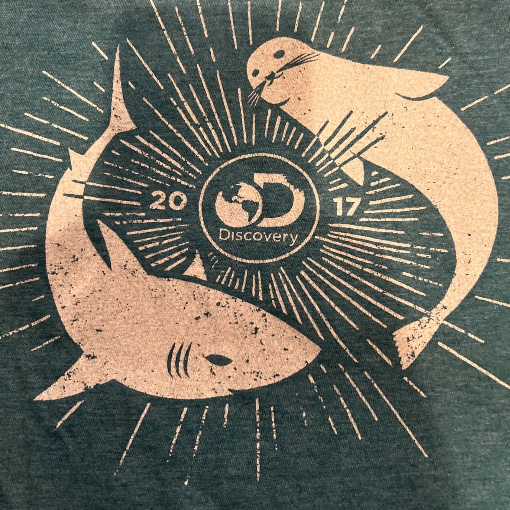 Vintage VINTAGE Discovery TV Channel 2017 Shark Week Otter Shark Circling Logo Shirt Large New Size US L / EU 52-54 / 3 - 2 Thumbnail