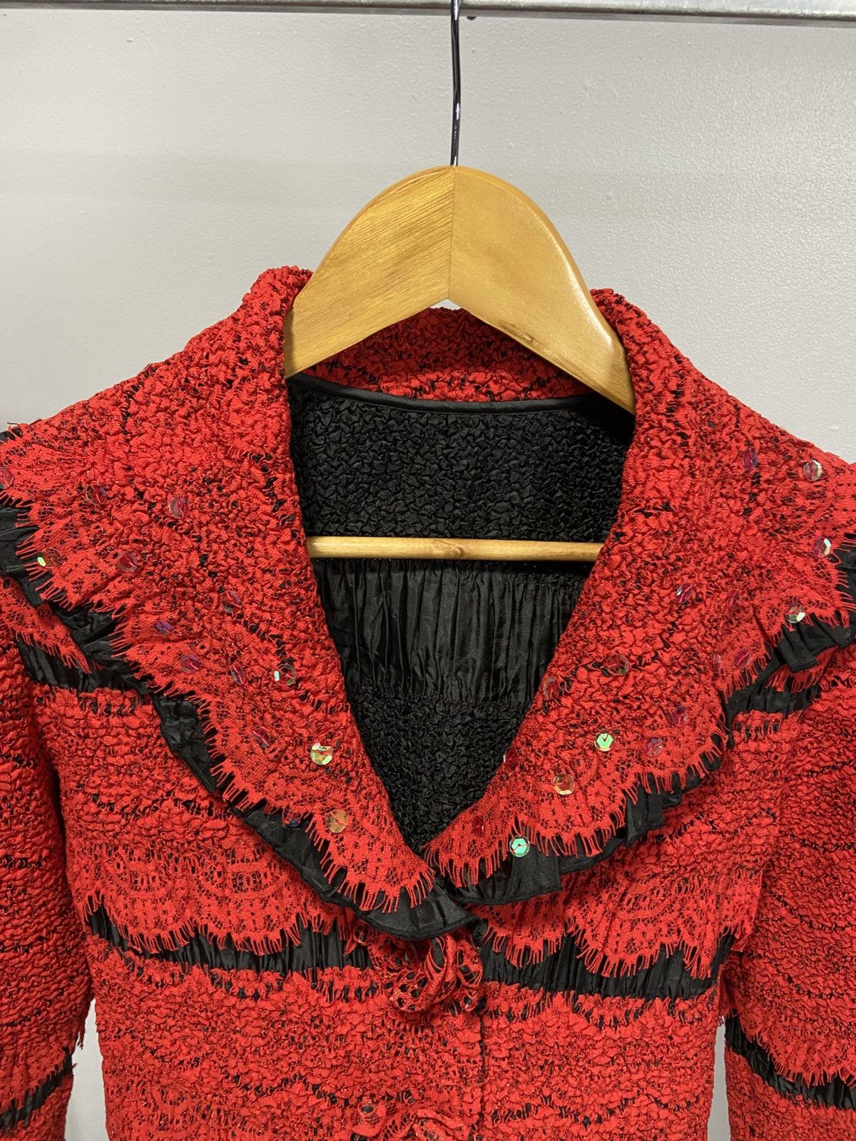 Japanese Brand Noko Ohno pleated cauliflower red black ribbon jacket Size S / US 4 / IT 40 - 4 Thumbnail