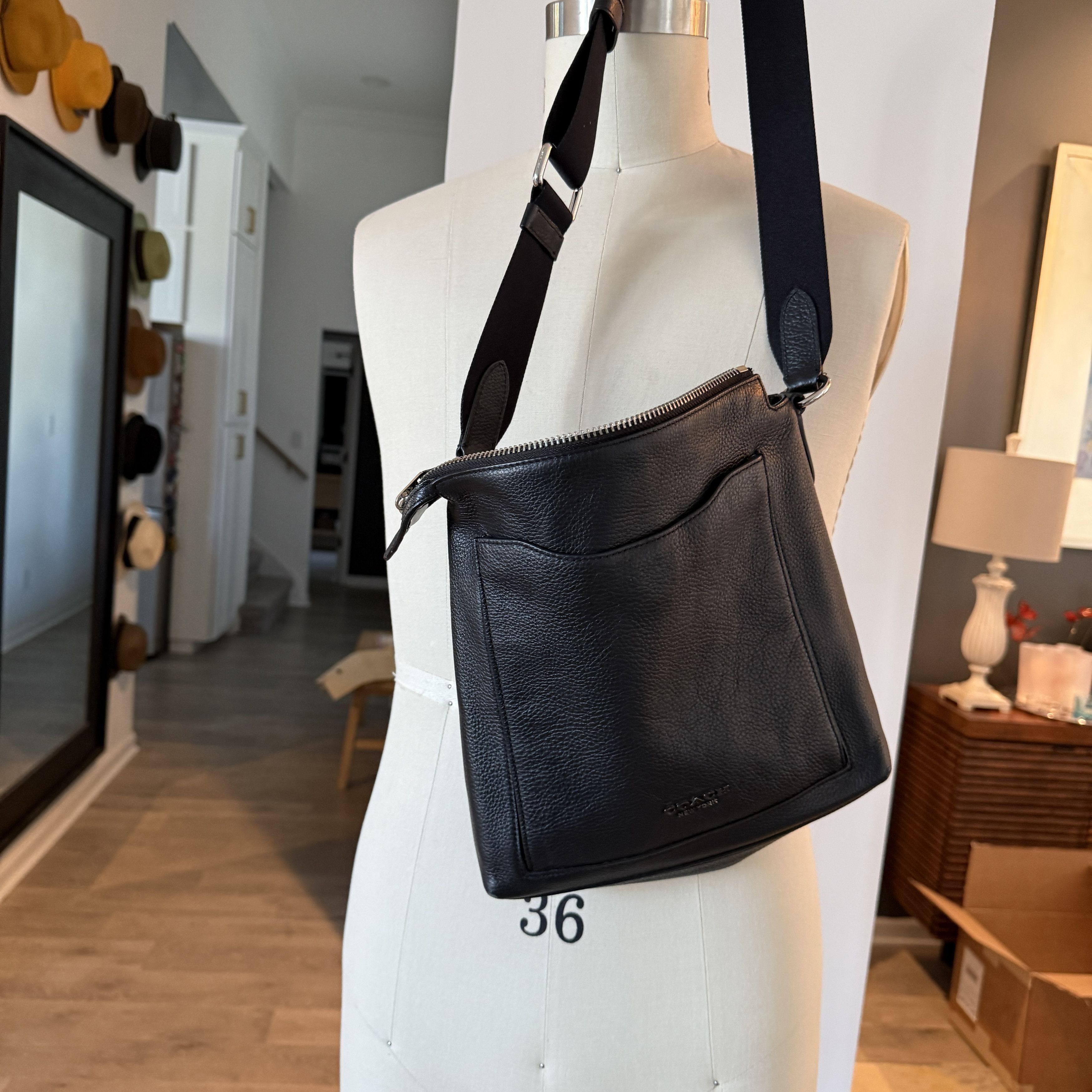Coach COACH Vintage Leather Shoulder Bag L1922-91303 Size 26 - 11 Thumbnail