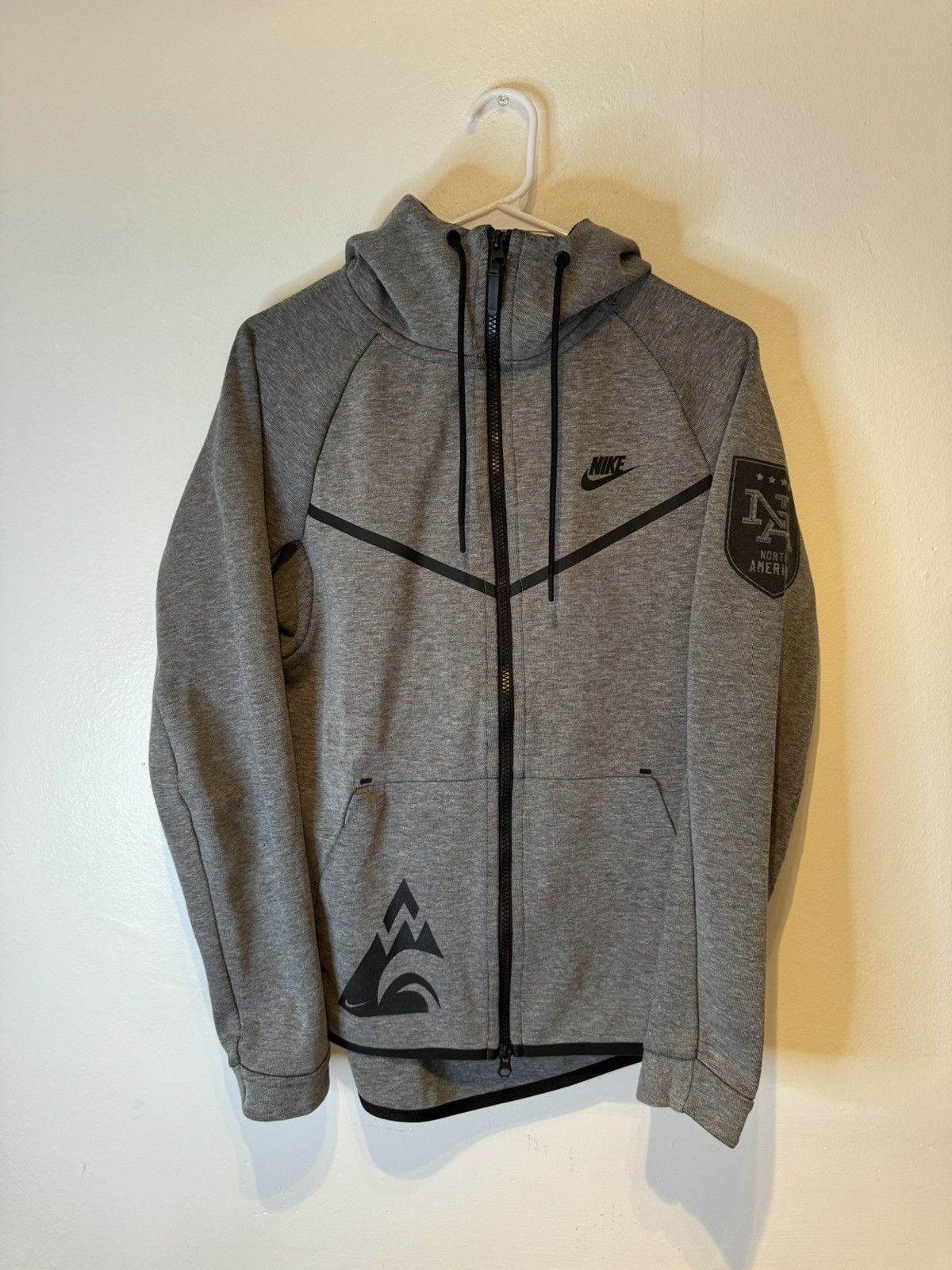 Nike Nike Tech Fleece Men's Size Small Windrunner Zip Up Hoodie Size US S / EU 44-46 / 1 - 1 Thumbnail