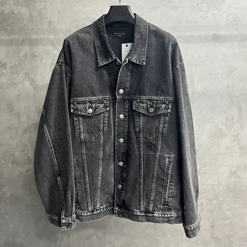 Balenciaga Balenciaga latest black and gray full diamond logo single b Size US M / EU 48-50 / 2 - 1 Thumbnail