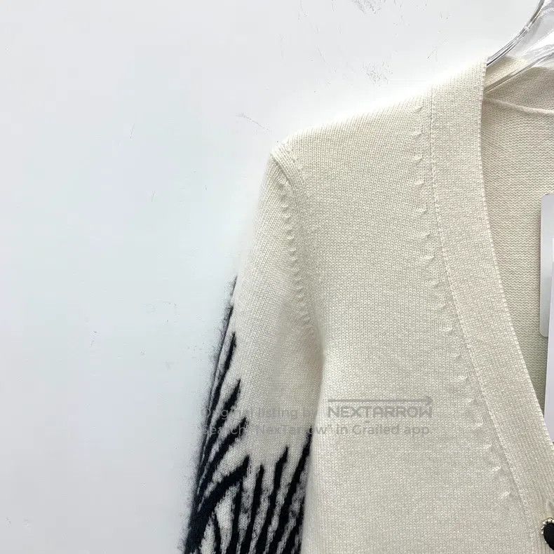 Chanel Chanel White arm wings cashmere V-neck single-breasted lon Size XXS / US 00 / IT 34 - 3 Thumbnail