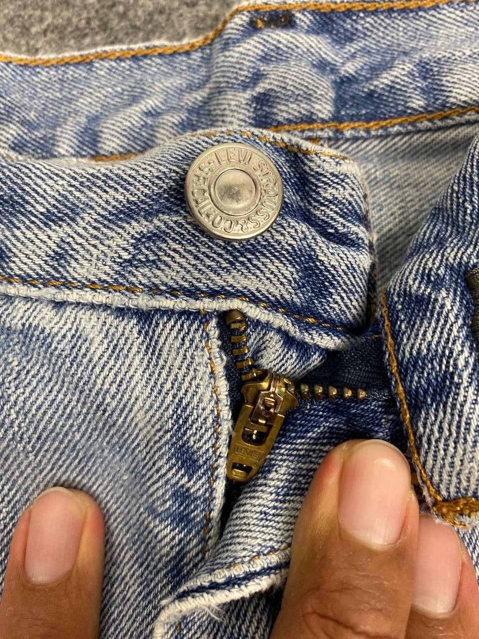 Levi's vintage levis 550 lightwash slightly distressed denim Size US 38 / EU 54 - 10 Thumbnail