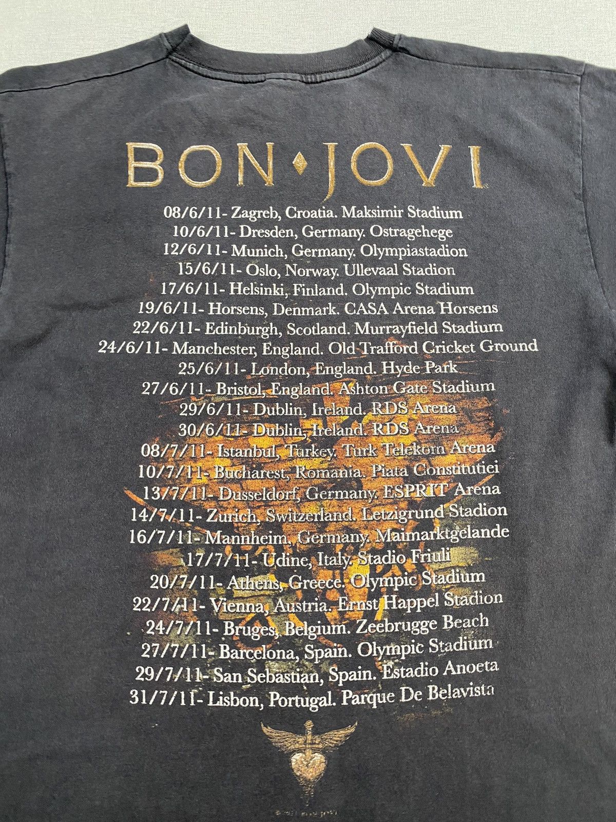 Fruit Of The Loom × Vintage Men’s Vintage Fruit Of The Loom 2011 Tour T-shirt size L Size US L / EU 52-54 / 3 - 5 Thumbnail