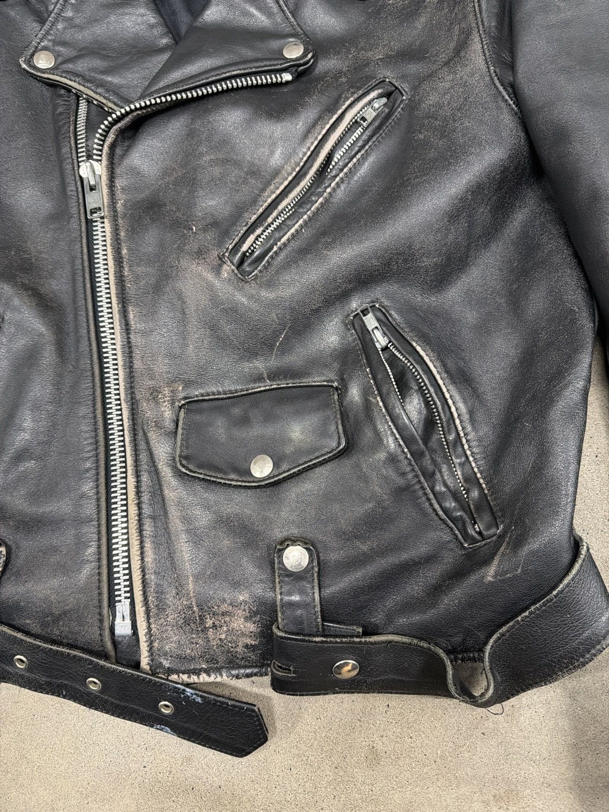 Leather Perfectly distressed vintage leather moto jacket Size US L / EU 52-54 / 3 - 5 Thumbnail