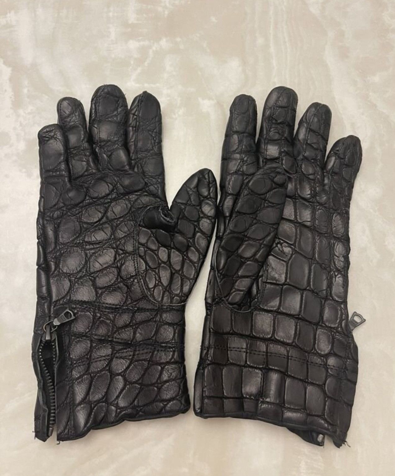 Isaac Sellam Experience Crocodile Leather Gloves by Isaac Sellam Size ONE SIZE - 2 Thumbnail