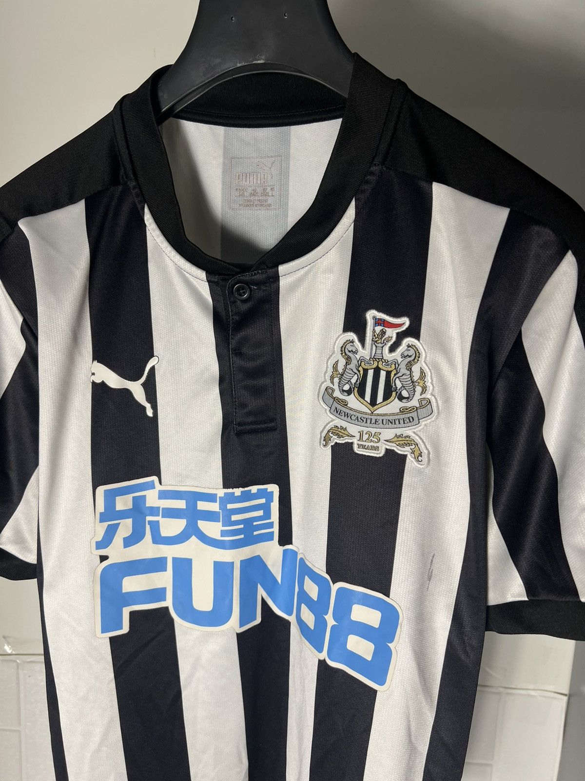 Vintage VERY RARE PUMA FC NEW CASTLE UNITED ENGLAND SOCCER JERSEY Size US L / EU 52-54 / 3 - 4 Thumbnail