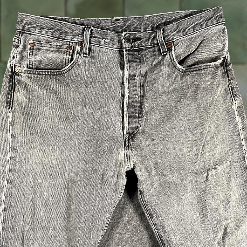 Levi's VINTAGE Levi's 501 '93 Mens Jeans 34x31 Gray Button Fly Straight Leg Denim Y2K Distressed Pockets Red Tab Leather Patch Size US 34 / EU 50 - 1 Thumbnail