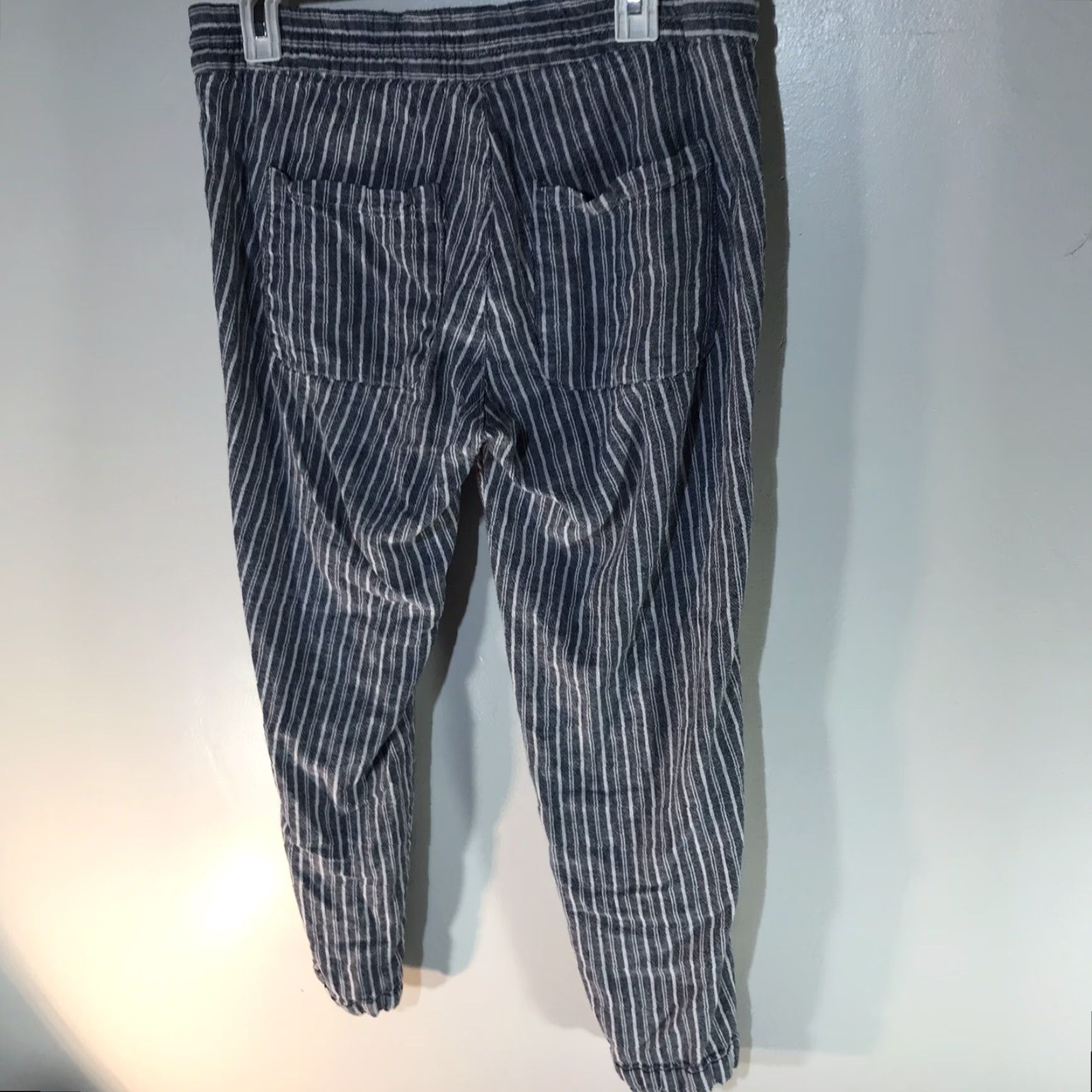 Old Navy Old Navy Women's Cropped Linen Blend Pants Summer Casual 32 Inch Waist White & Blue Striped Size 32" / US 10 / IT 46 - 4 Thumbnail