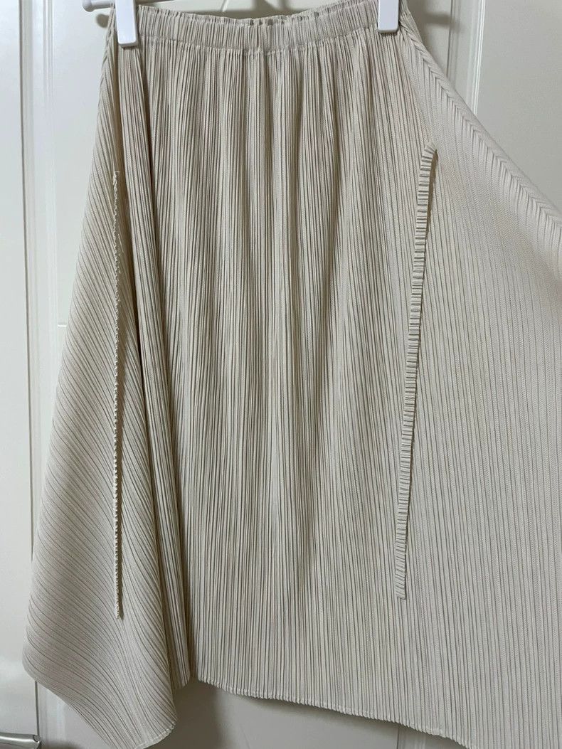 Issey Miyake Issey Miyake size:3 A beige skirt Size 42" / US 20 - 5 Thumbnail