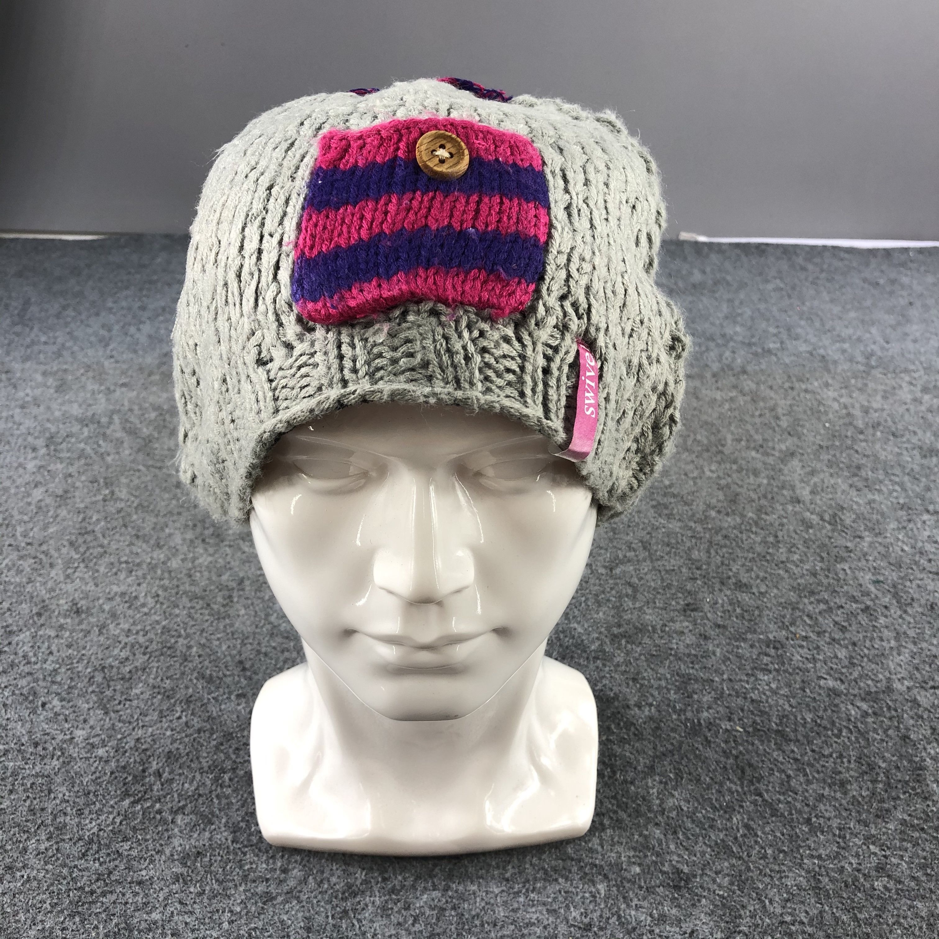 Vintage Swivel Pocket Bobble Beanie Snowcap Snow Hat B460 Size ONE SIZE - 1 Thumbnail