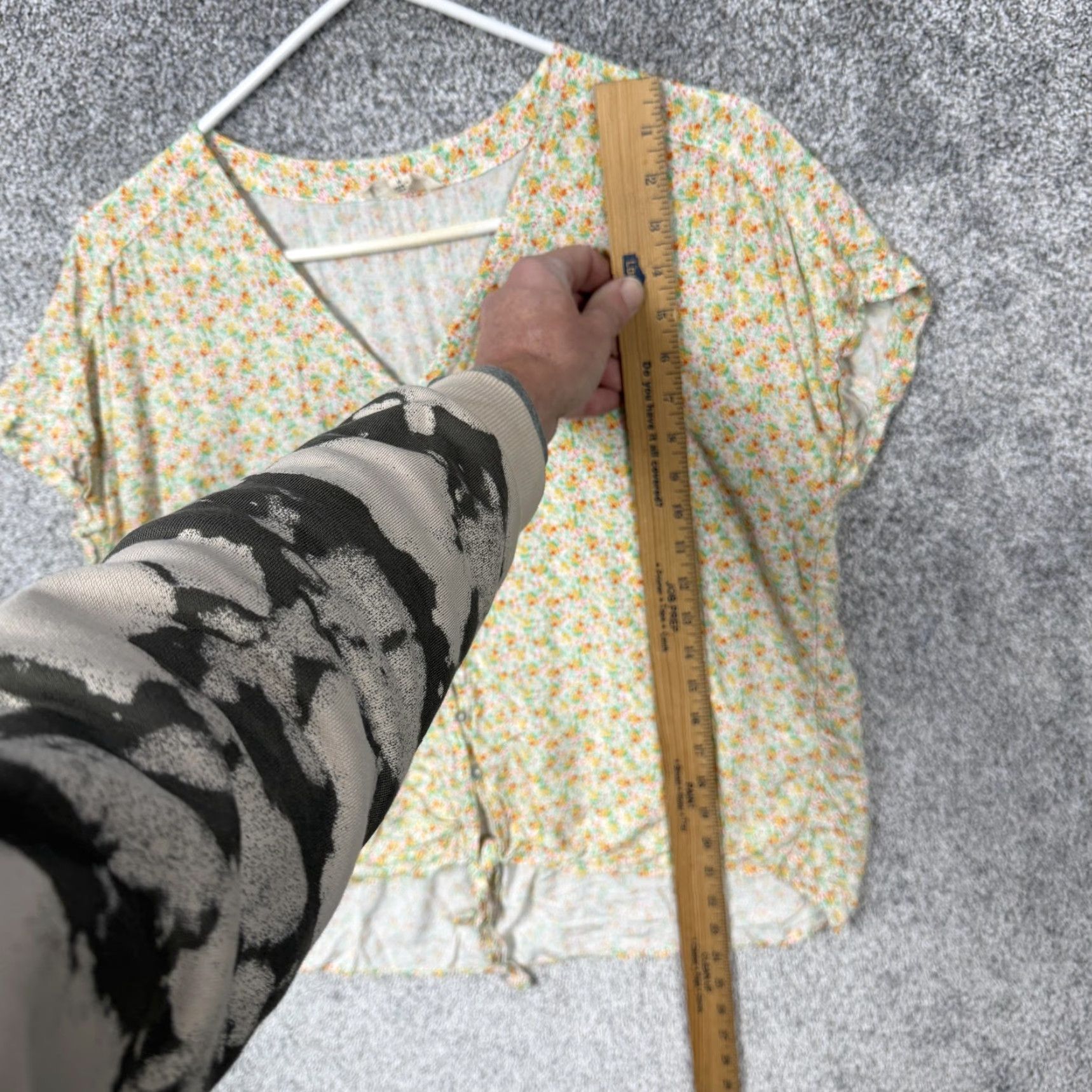 Vintage Jane and Delancey Blouse Women M Cream Floral Tie Hem V-Neck Boho Short Sleeve Shirt Casual Knit Rayon Summer Size M / US 6-8 / IT 42-44 - 2 Thumbnail