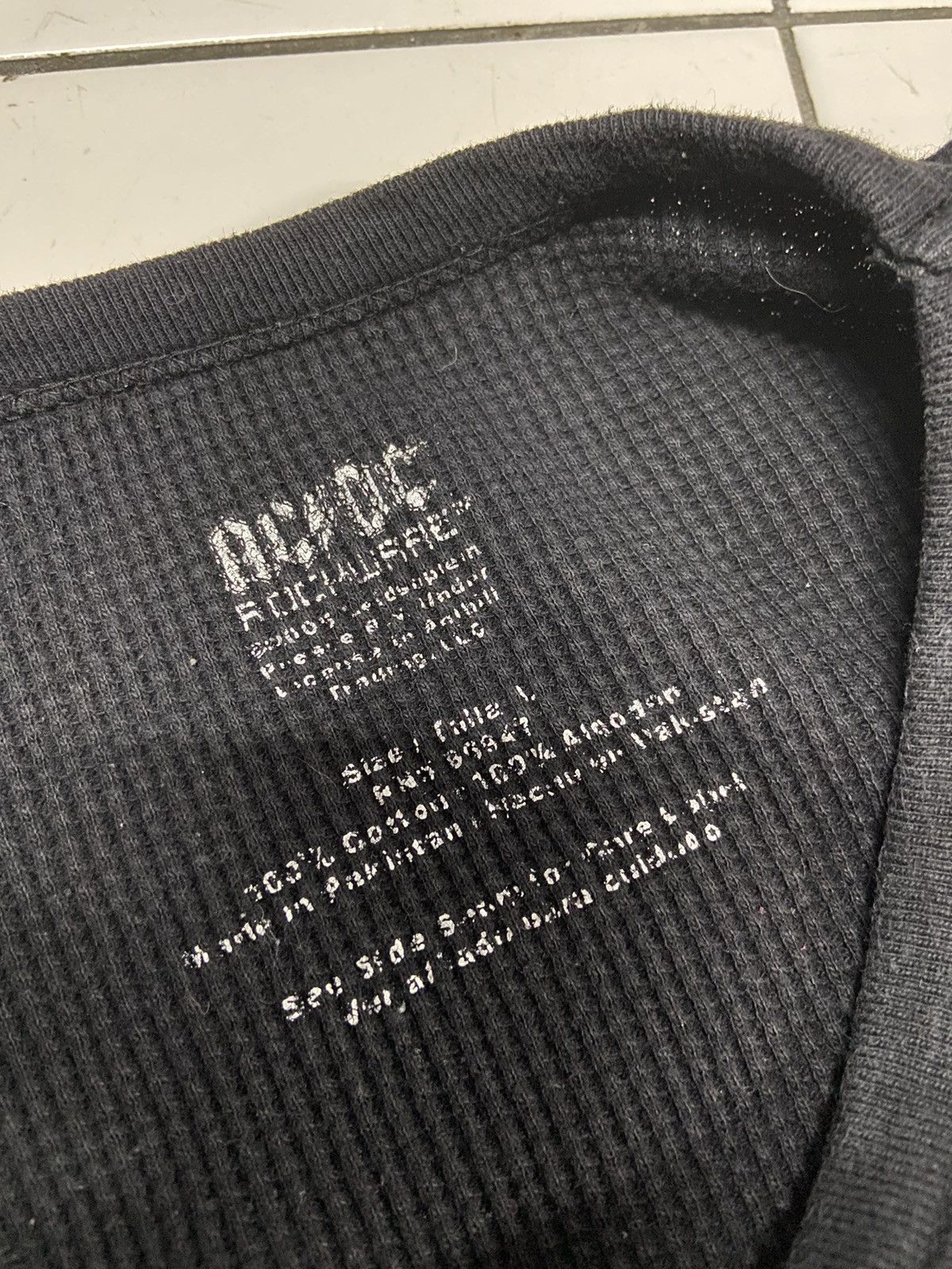 AC/DC ACDC FOR THOSE ABOUT TO ROCK 2005 WAFFLE LONG SLEEVE Size US XL / EU 56 / 4 - 6 Thumbnail