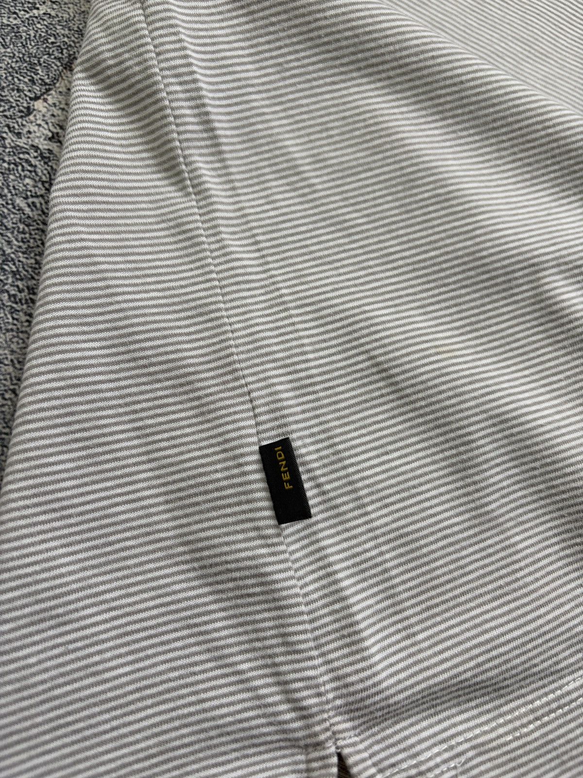 Fendi Fendi Kids Striped Logo Patch T-Shirt Gray White Size 12+ Size XS / US 0-2 / IT 36-38 - 10 Thumbnail
