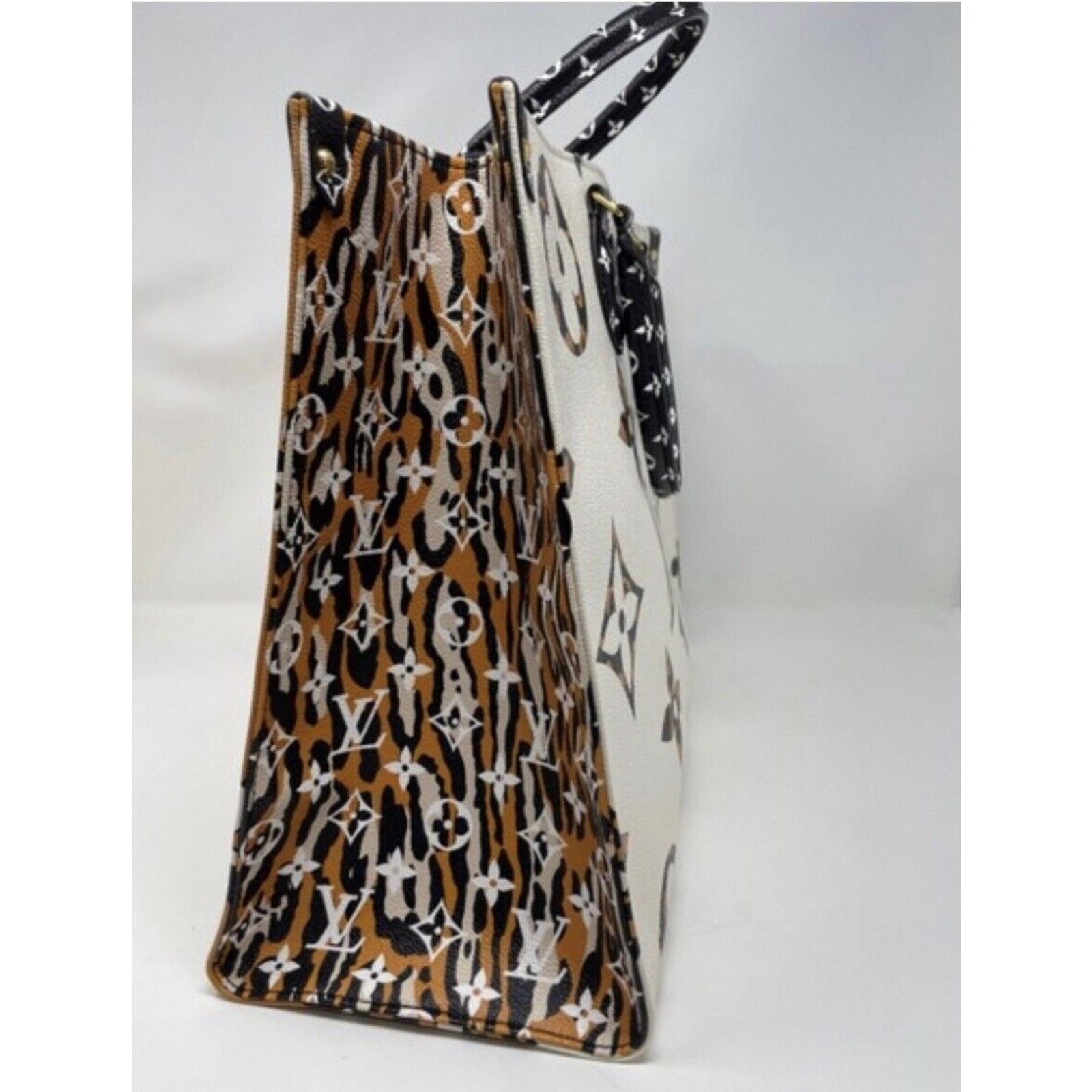 Louis Vuitton LOUIS VUITTON ONTHEGO GIANT JUNGLE MONOGRAM IVORY CARAMEL Size ONE SIZE - 9 Thumbnail