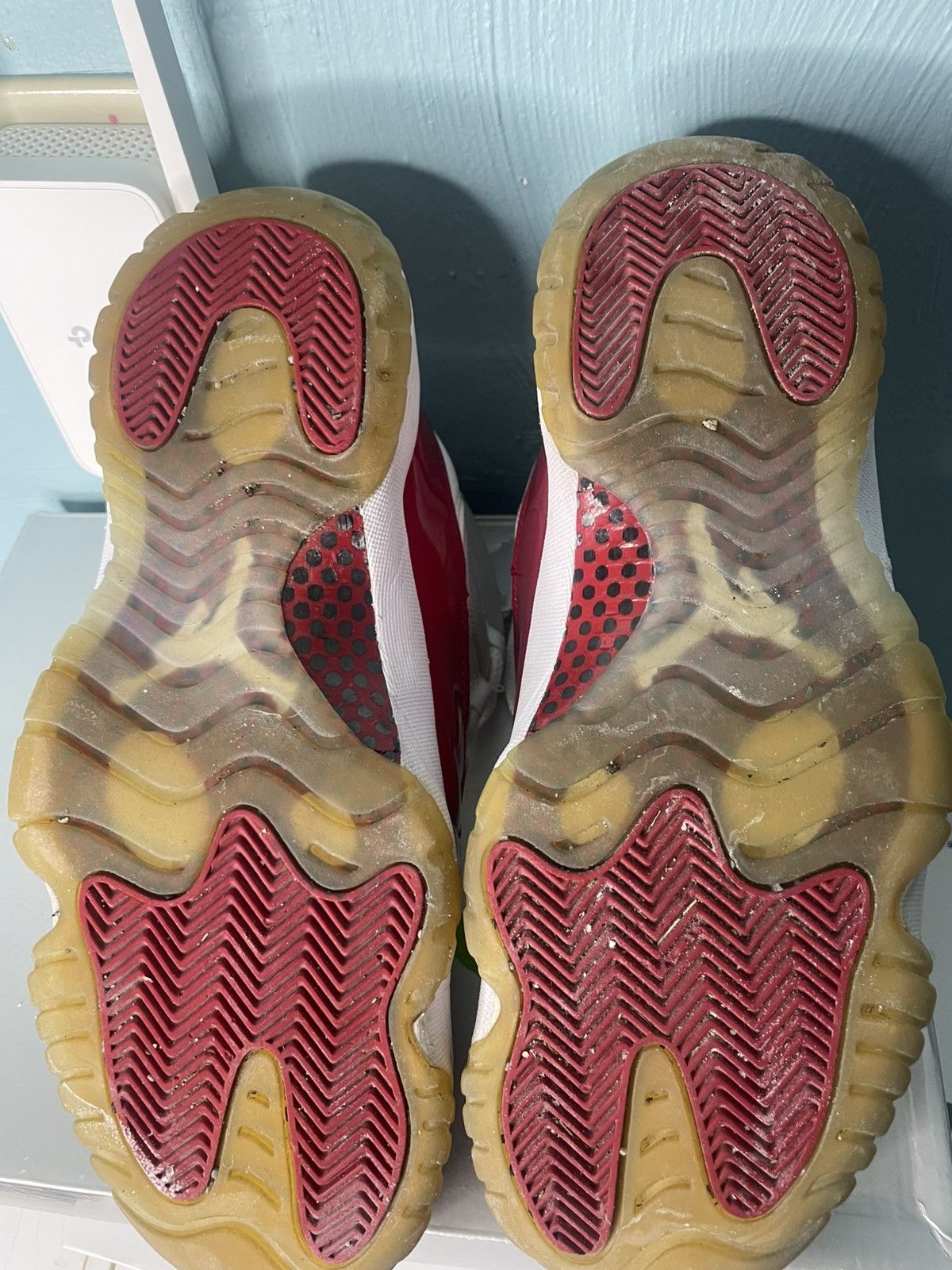 Jordan Brand × Nike Jordan 11 Cherry Size US 10.5 / EU 43-44 - 5 Thumbnail