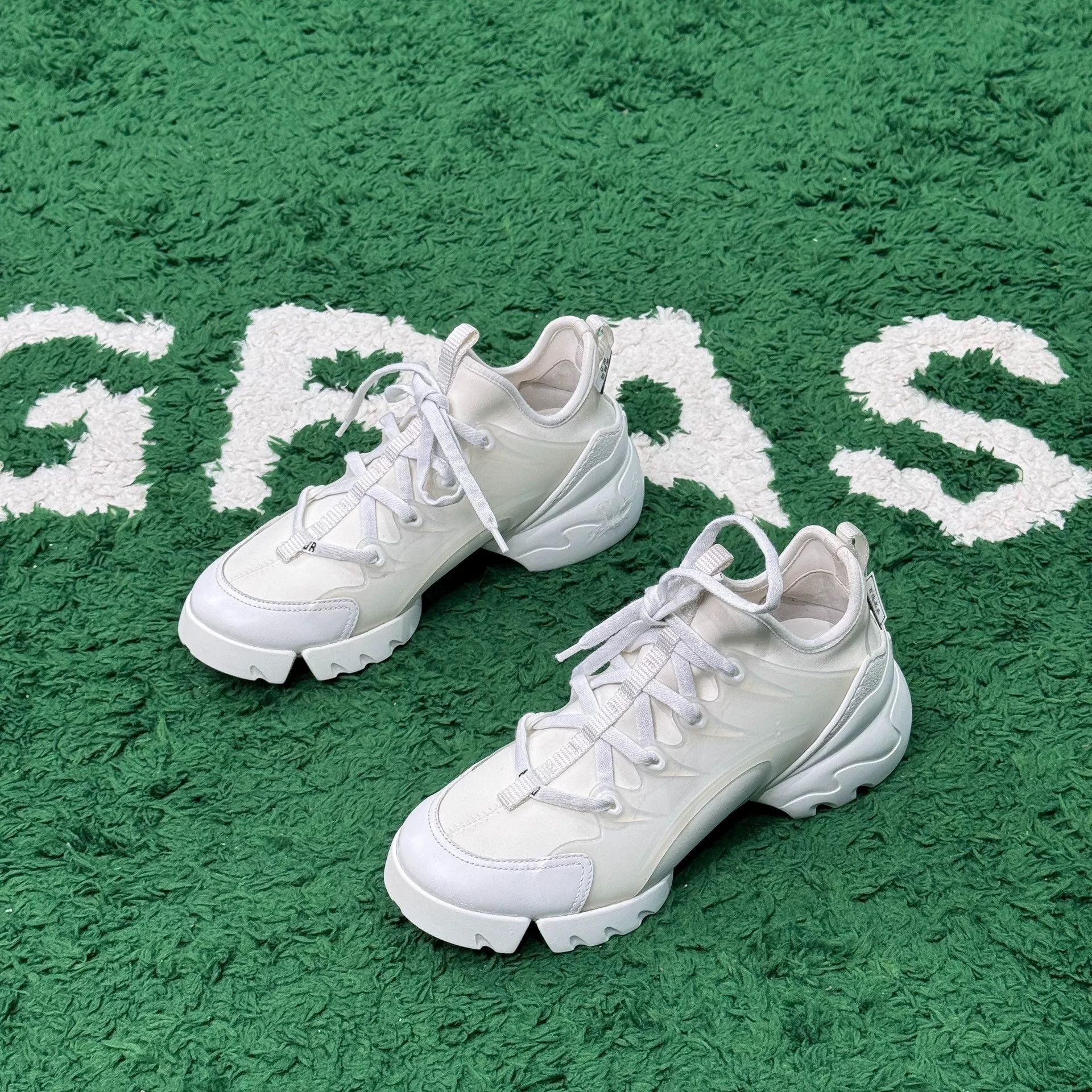 Dior Dior White Lowtop Sneakers us_7-5 Women Size US 7.5 / IT 37.5 - 1 Thumbnail
