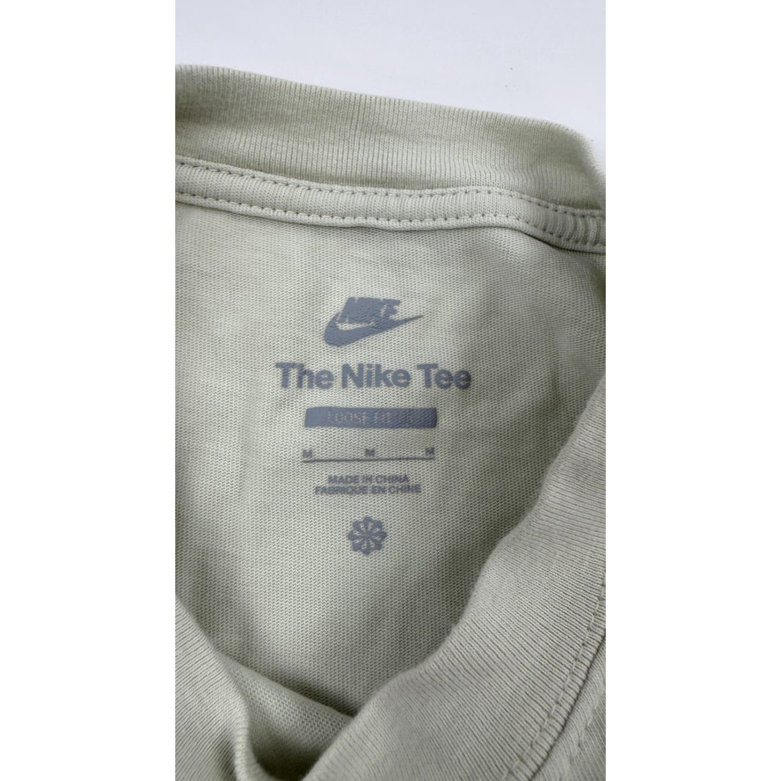 Nike Nike Shirt Mens Medium Light Green The Nike Tee Loose Fit Botanical Orange Fruit Size US M / EU 48-50 / 2 - 4 Thumbnail