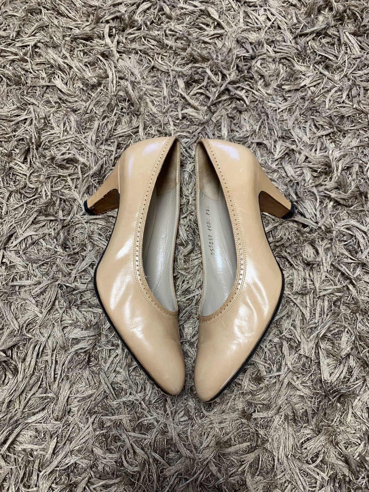 Salvatore Ferragamo Salvatore Ferragamo womens shoes 7.5 size Size US 7.5 / IT 37.5 - 4 Thumbnail