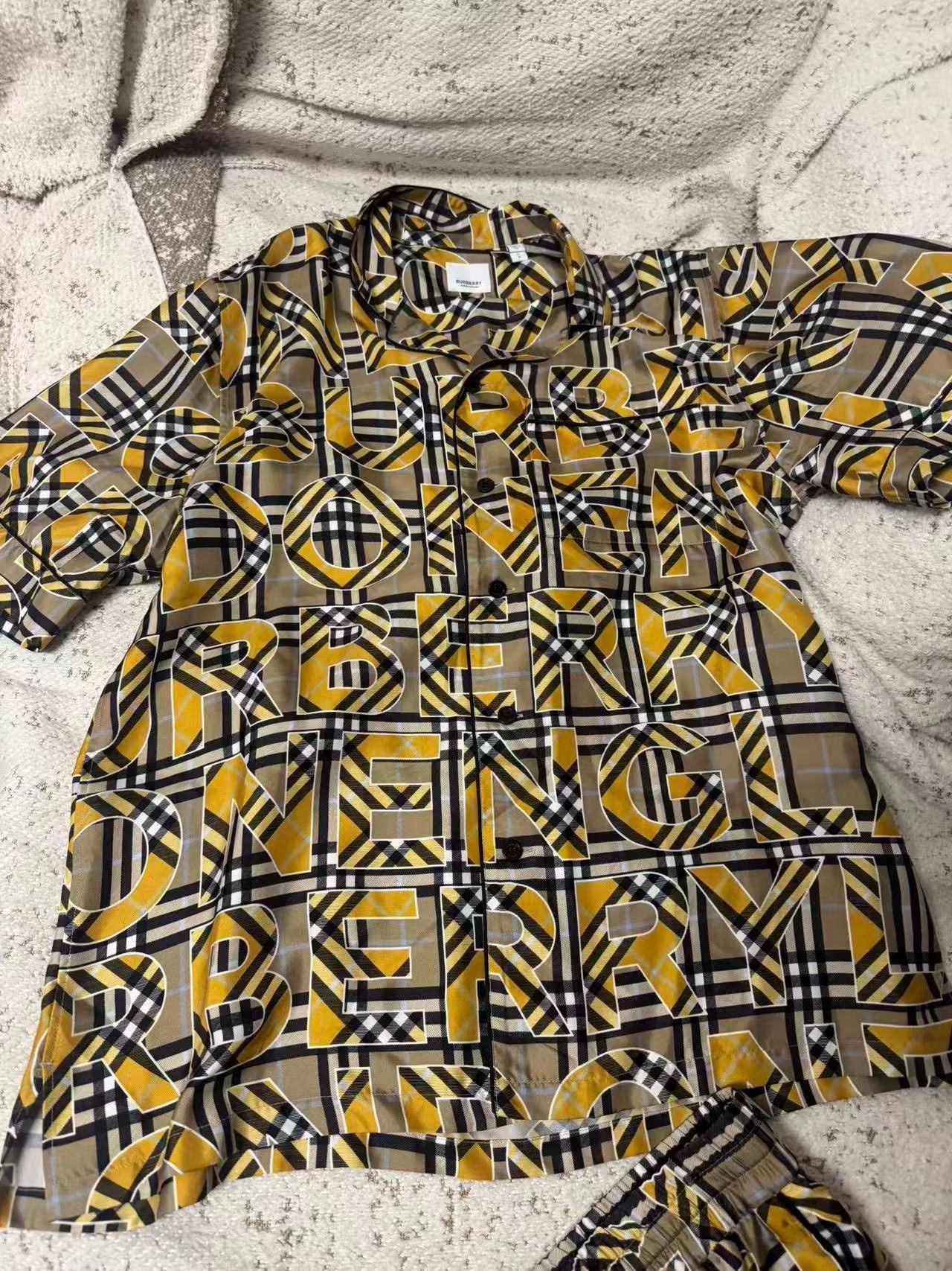 Burberry Burberry Silk Suit (L) Like New Size US L / EU 52-54 / 3 - 3 Thumbnail