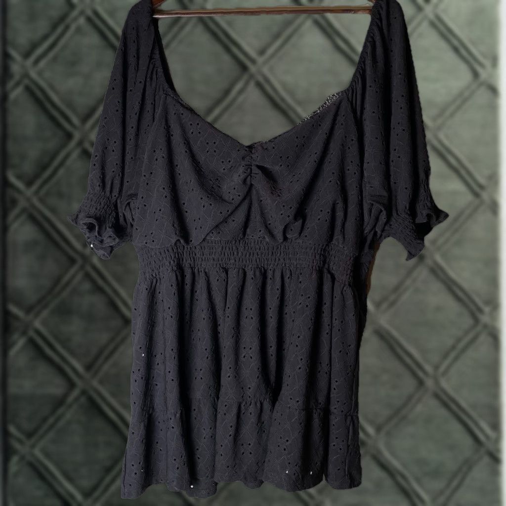 Torrid Torrid Black Stretch Eyelet Peplum Peasant Blouse 3X Goth Fairy Poetcore Size XXL / US 16-18 / IT 52-54 - 1 Thumbnail