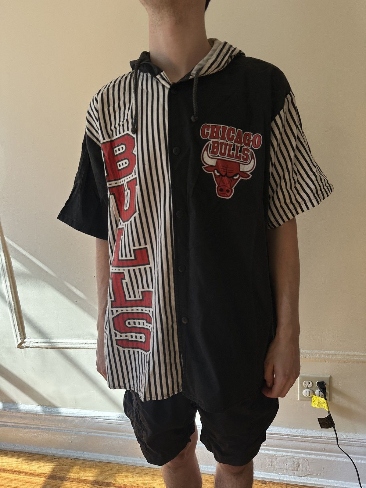 NBA × Vintage Vintage Chicago Bulls Short Sleeve Button Up / Hoodie Size US M / EU 48-50 / 2 - 1 Thumbnail