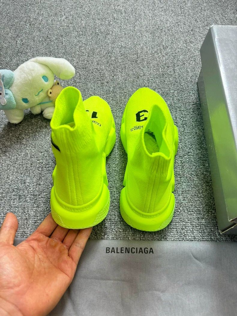 Balenciaga Balenciaga size 36 Fluorescent green digital barbed logo so Size US 5 / EU 37 - 4 Thumbnail