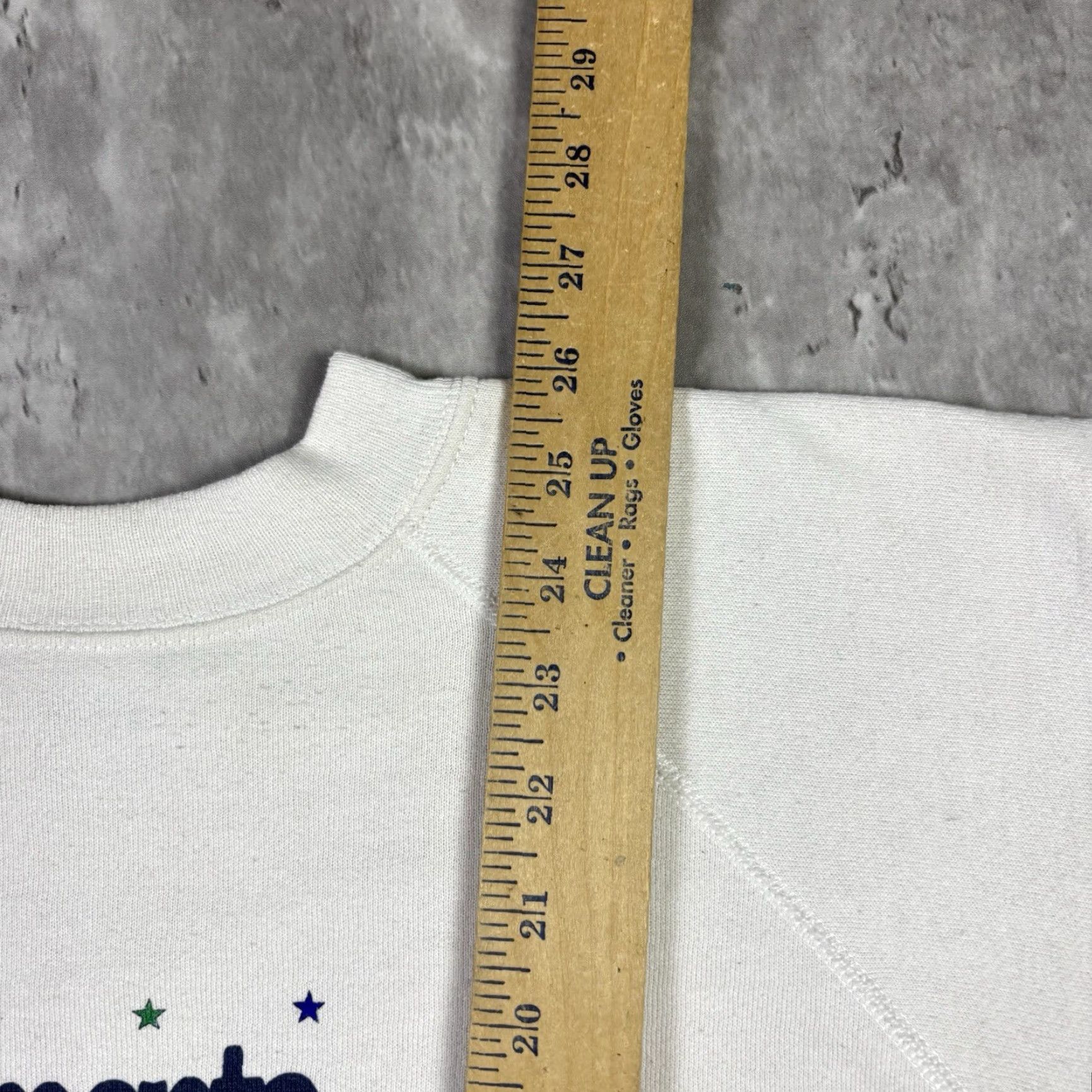 Vintage VINTAGE Sacramento Proud Sweatshirt White Crewneck Adult XL 80s Men Pullover Cotton Blend Gildan Heavy Blend All Seasons Size US XL / EU 56 / 4 - 5 Thumbnail