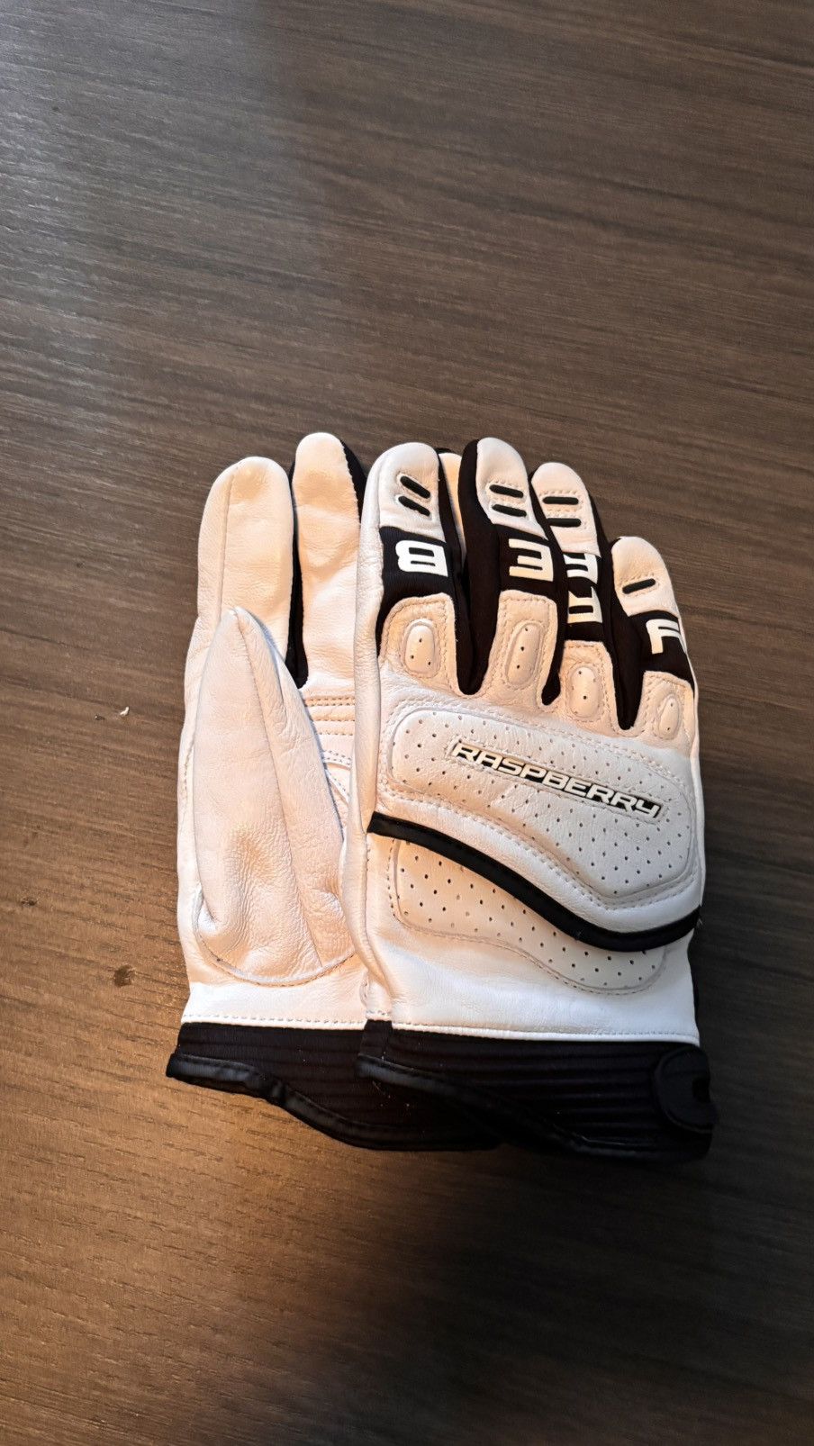 The GV Gallery Gv Gallery Raspberry Moto Gloves Size ONE SIZE - 5 Thumbnail