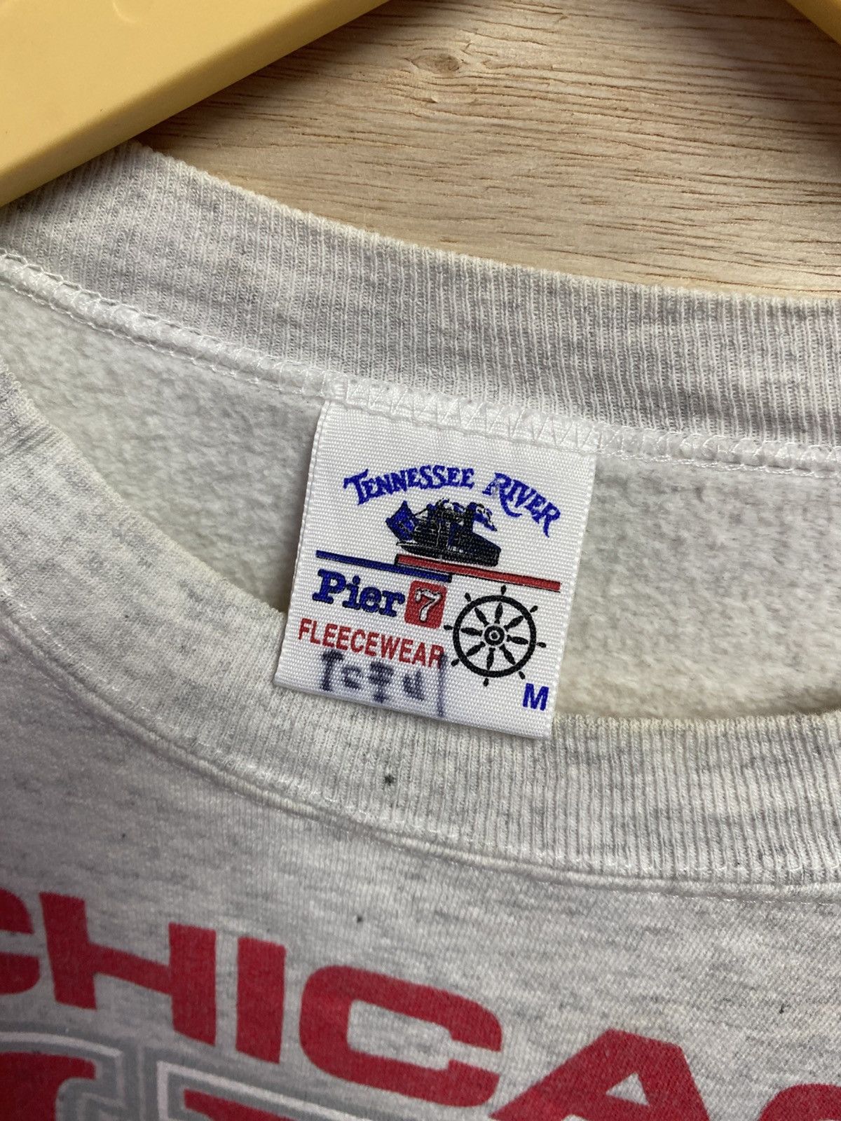 MLB vintage grey Starter Chicago Bulls crewneck sweatshirt. Size US XL / EU 56 / 4 - 3 Thumbnail