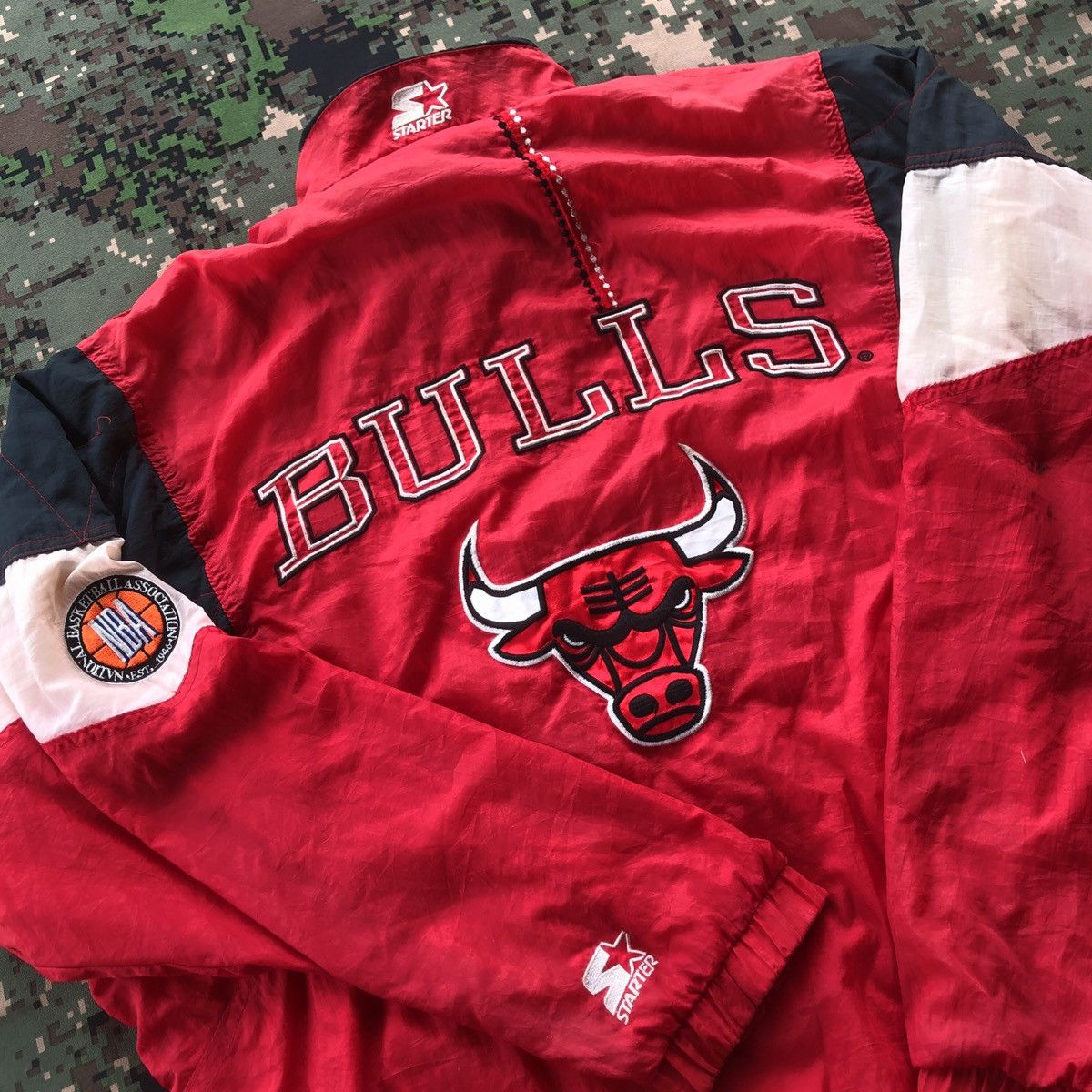 NBA × Vintage Vtg 90s Chicago Bull Big Logo Windbreaker Jacket Size US L / EU 52-54 / 3 - 1 Thumbnail