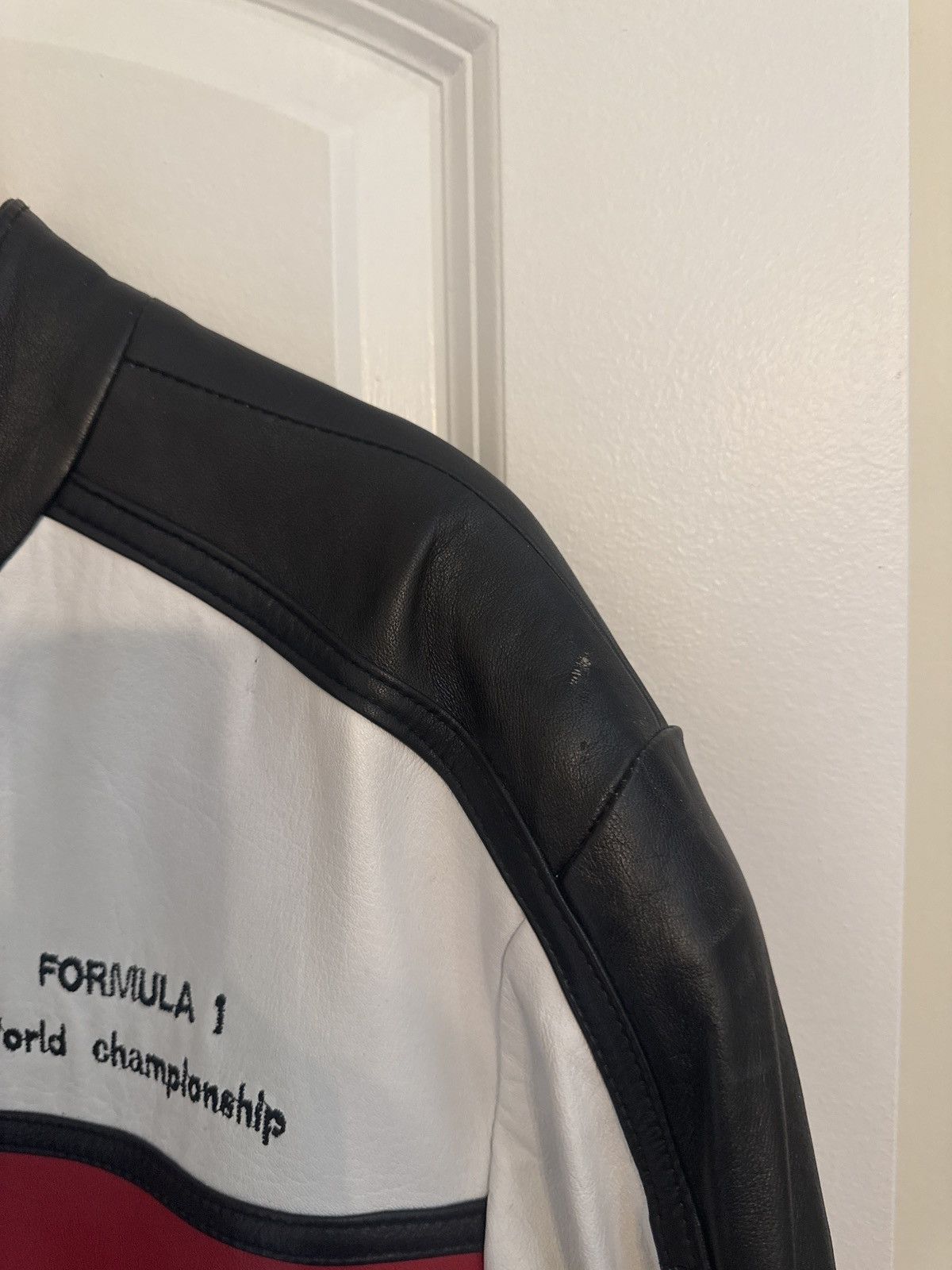 Ferrari × Vintage Vintage Ferrari Marlboro Racing F1 Leather Jacket Size US XL / EU 56 / 4 - 11 Thumbnail