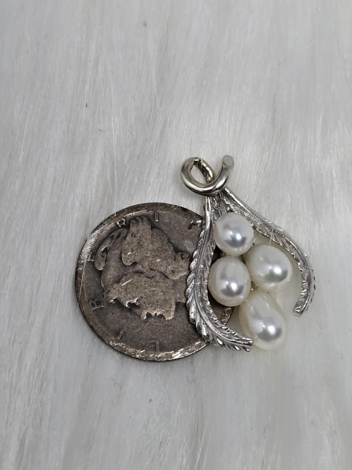 The Unbranded Brand Vintage 14k White Gold Pearl Cluster Leaf Pendant Unmarked Size ONE SIZE - 3 Thumbnail