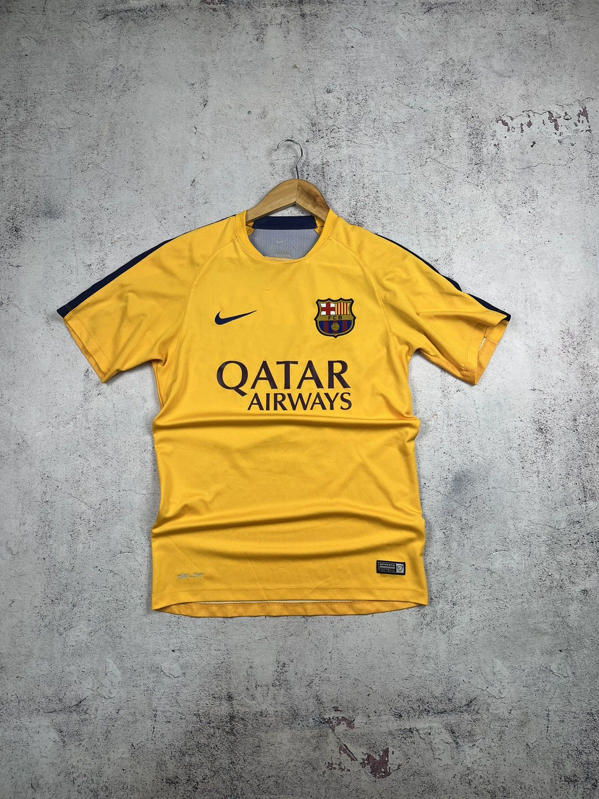 Nike NIKE BARCELONA TRAINING SOCCER JERSEY FOOTBALL SHIRT ORANGE Size US S / EU 44-46 / 1 - 1 Thumbnail