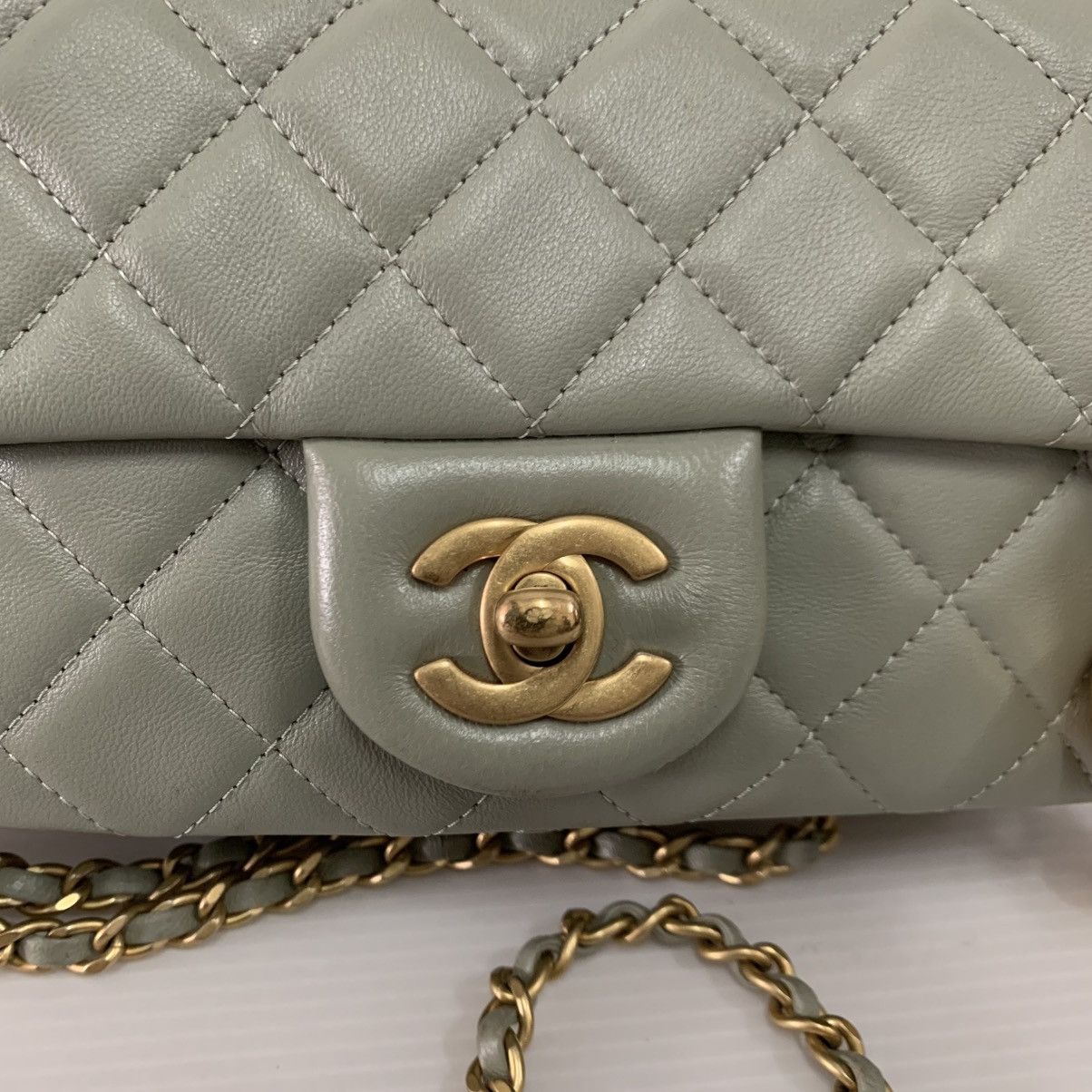 Chanel Chanel Lambskin Quilted Mini Pearl Crush Flap Green Size ONE SIZE - 2 Thumbnail