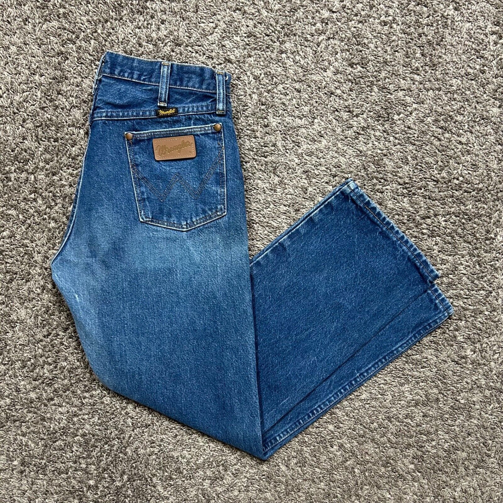 Size 32 Vintage Wrangler Distressed Denim Jeans selling Faded Blue Colour Wrangler Jeans