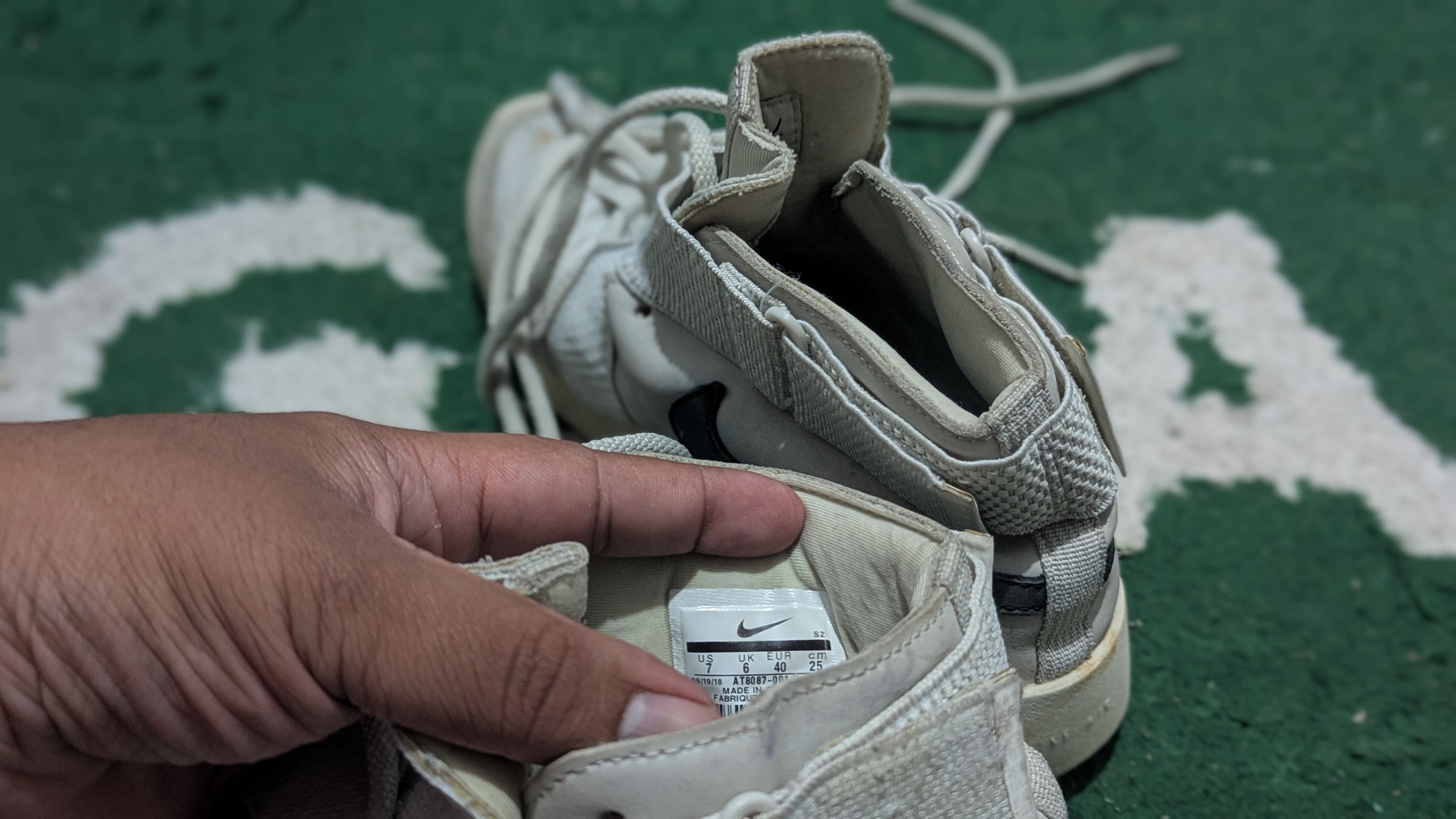 Fear of God × Nike Nike x Fear of God Raid Light Bone Size US 7 / EU 40 - 3 Thumbnail