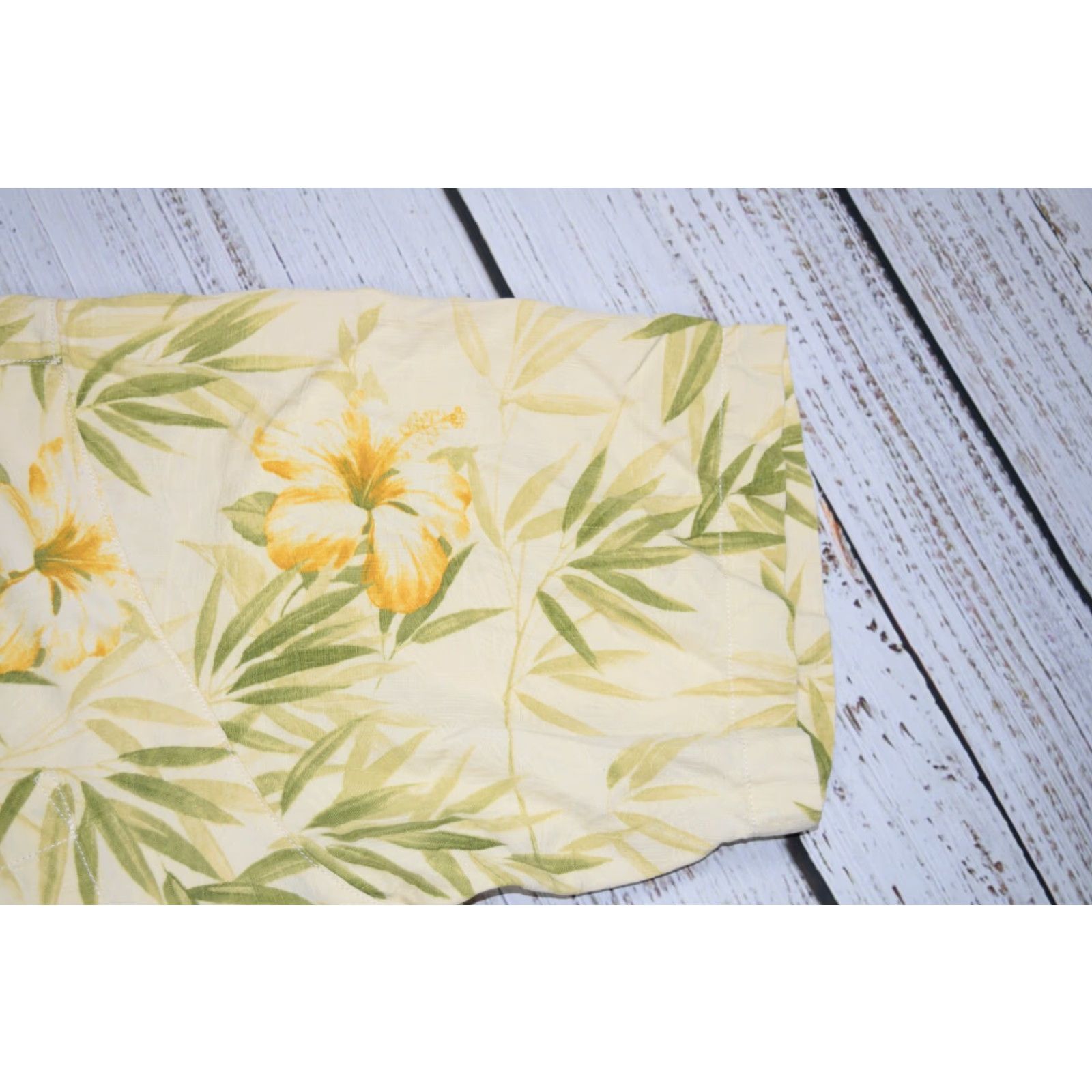 Tommy Bahama TOMMY BAHAMA HAWAIIAN SHIRT MENS XL YELLOW TROPICAL SEA SHELLS 100% SILK SHORT SLEEVE Size US XL / EU 56 / 4 - 4 Thumbnail