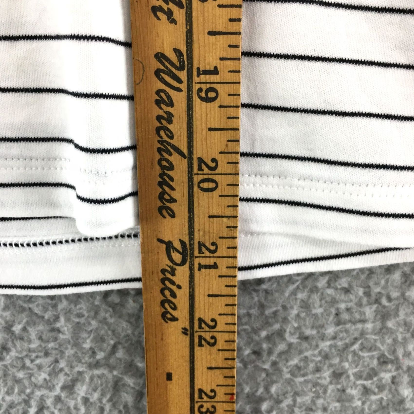 Banana Republic Banana Republic Tee Tshirt Womens Small White Striped Cotton Luxe Touch V-Neck Shirt Womens Small White Striped Cotton Luxe Touch V-Neck Size S / US 4 / IT 40 - 4 Thumbnail