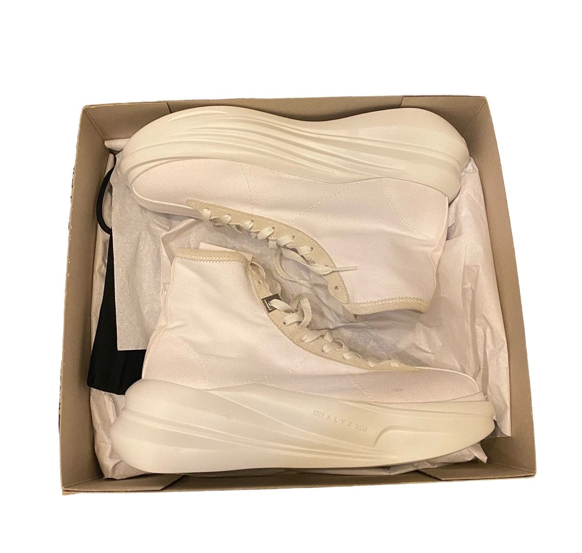 1017 ALYX 9SM Aria white high sneakers Size US 9 / EU 42 - 1 Thumbnail