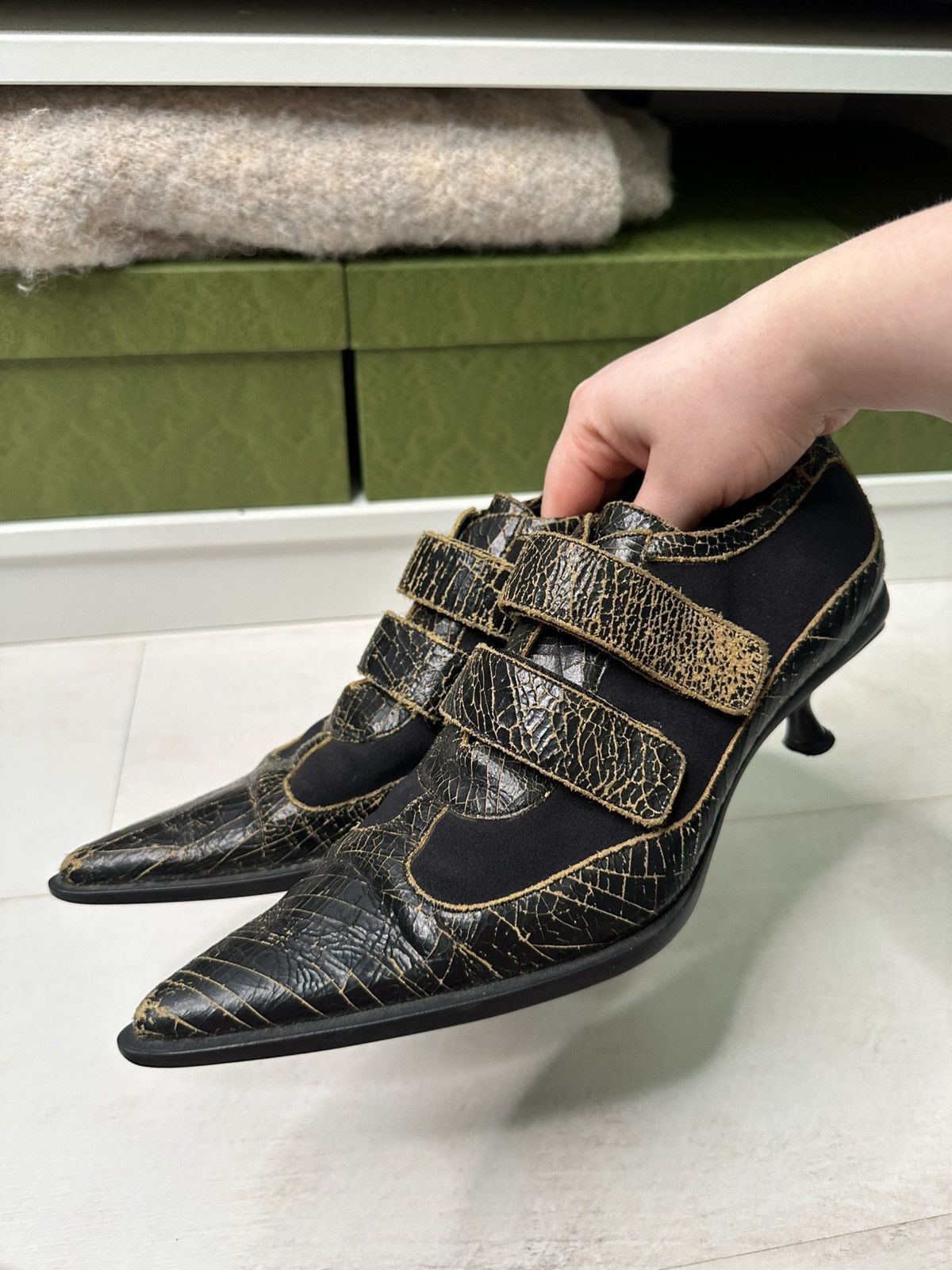 Miu Miu cracked leather FW2001 Pointy Heels