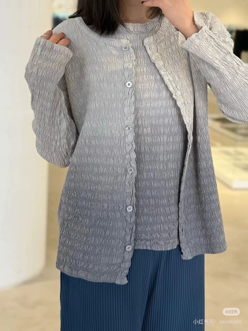 Issey Miyake Issey Miyake size:one size A grey gradient round-neck vest Size S / US 4 / IT 40 - 7 Thumbnail