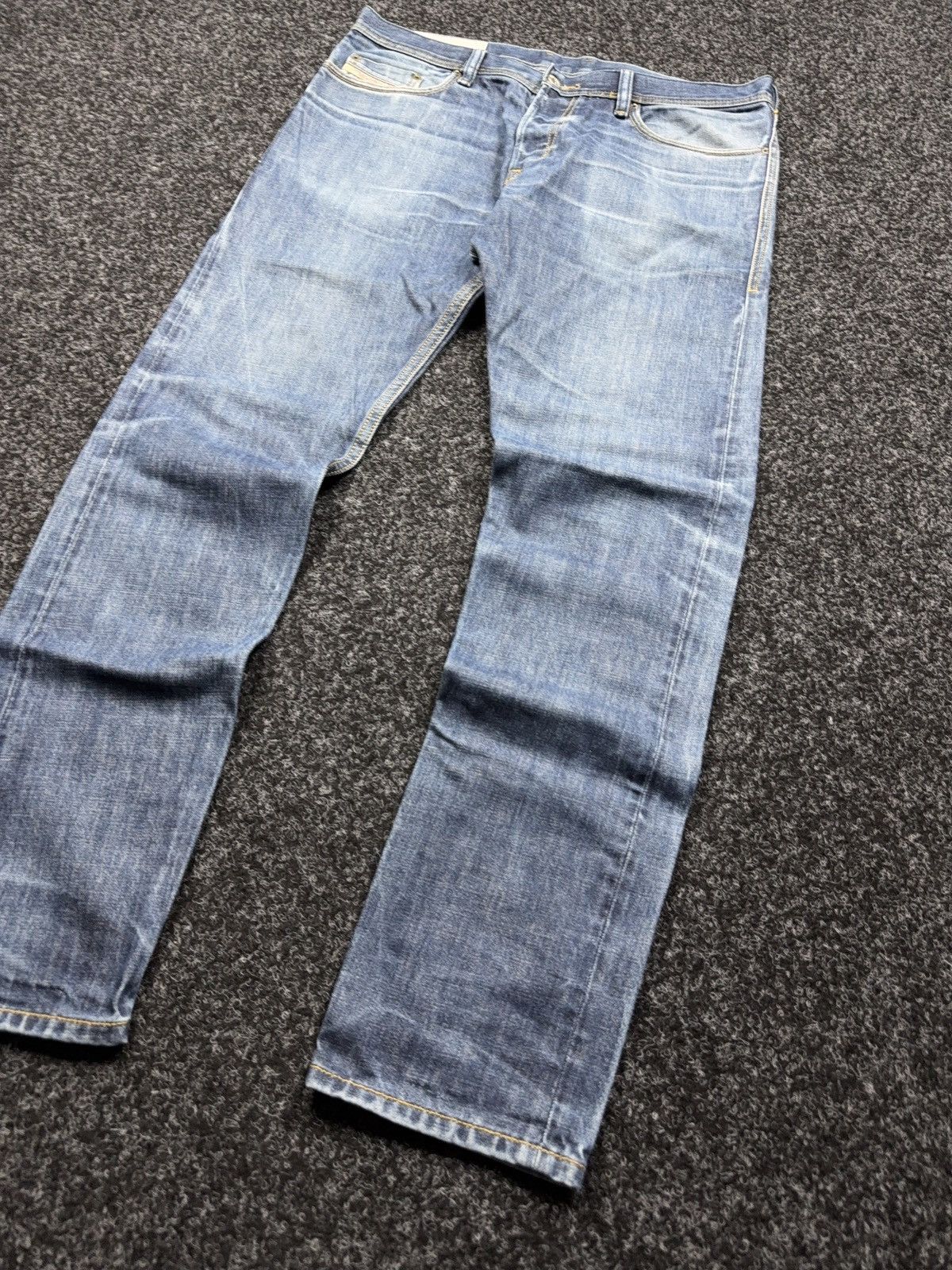 Diesel 00s Diesel Distressed Tepphar Slim Carrot Light Wash Jeans Size US 34 / EU 50 - 2 Thumbnail