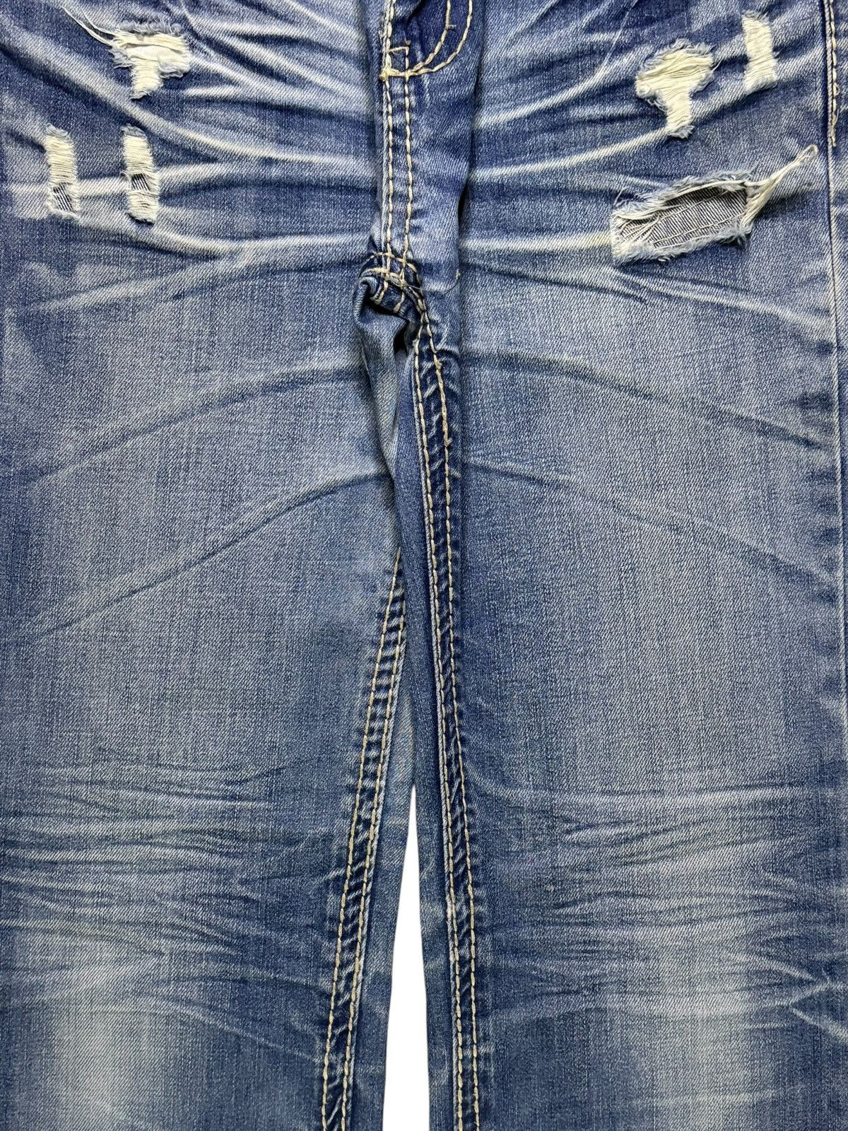Japanese Brand Vintage Japanese Brand Blue Wash Distressed Ripped Jeans Size US 30 / EU 46 - 5 Thumbnail