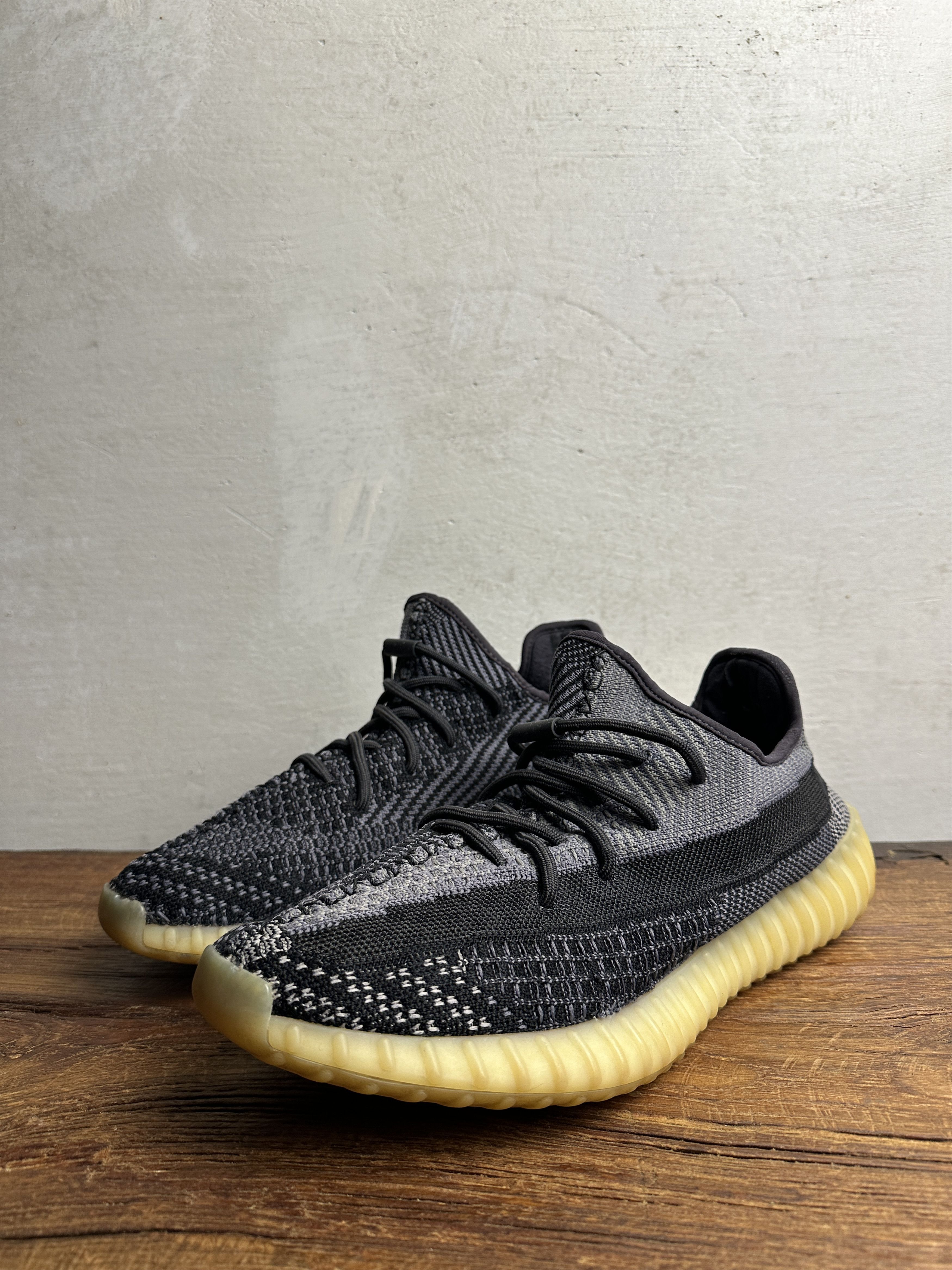 Adidas Adidas Yeezy Boost 350 V2 Carbon Size US 11 / EU 44 - 2 Thumbnail