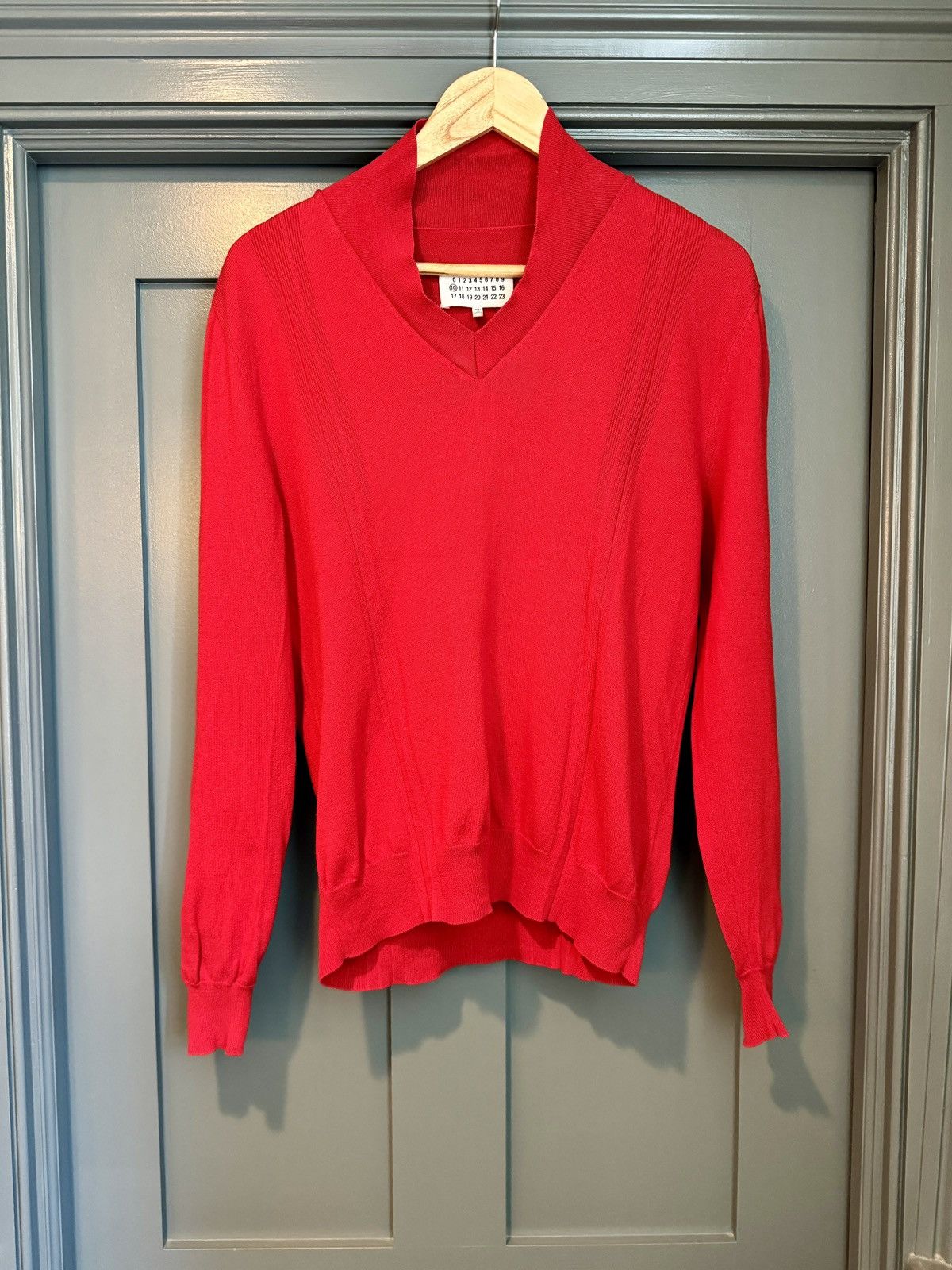 MARGIELA RED VNECK SWEATER
