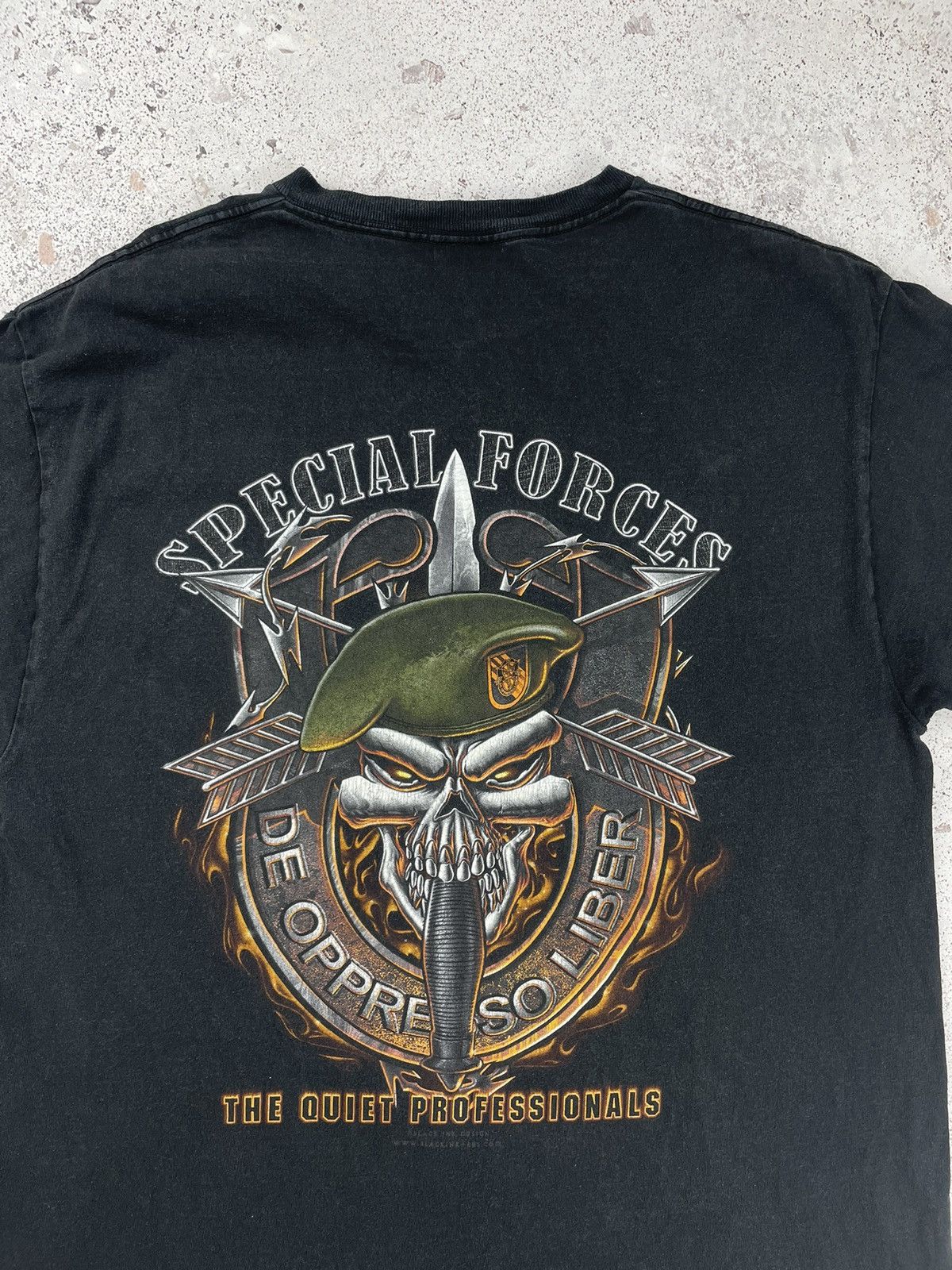Vintage Vintage Special Forces Skulls & Guns Graphic Tee T-Shirt Size US L / EU 52-54 / 3 - 7 Thumbnail