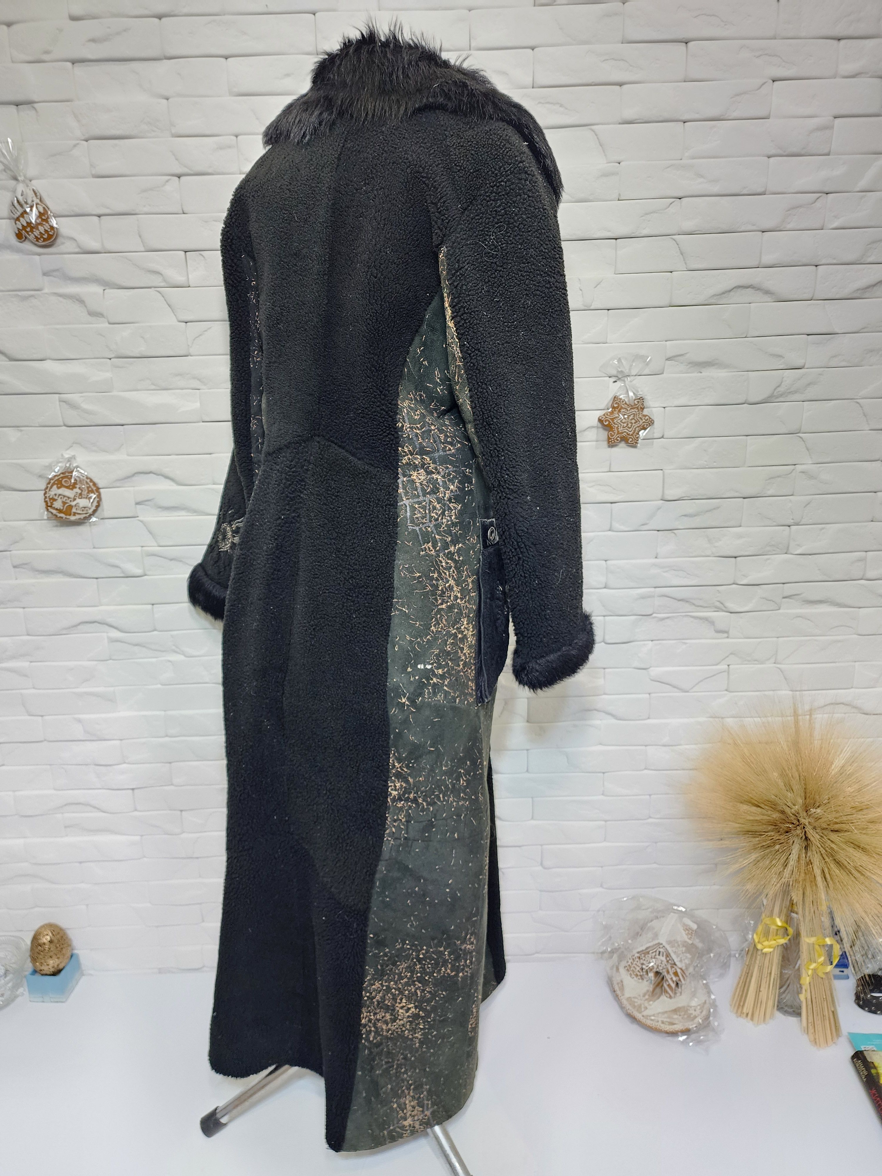 Furla Black Sheepskin Coat: Women's Fur Coat , Button Front Size L / US 10 / IT 46 - 5 Thumbnail