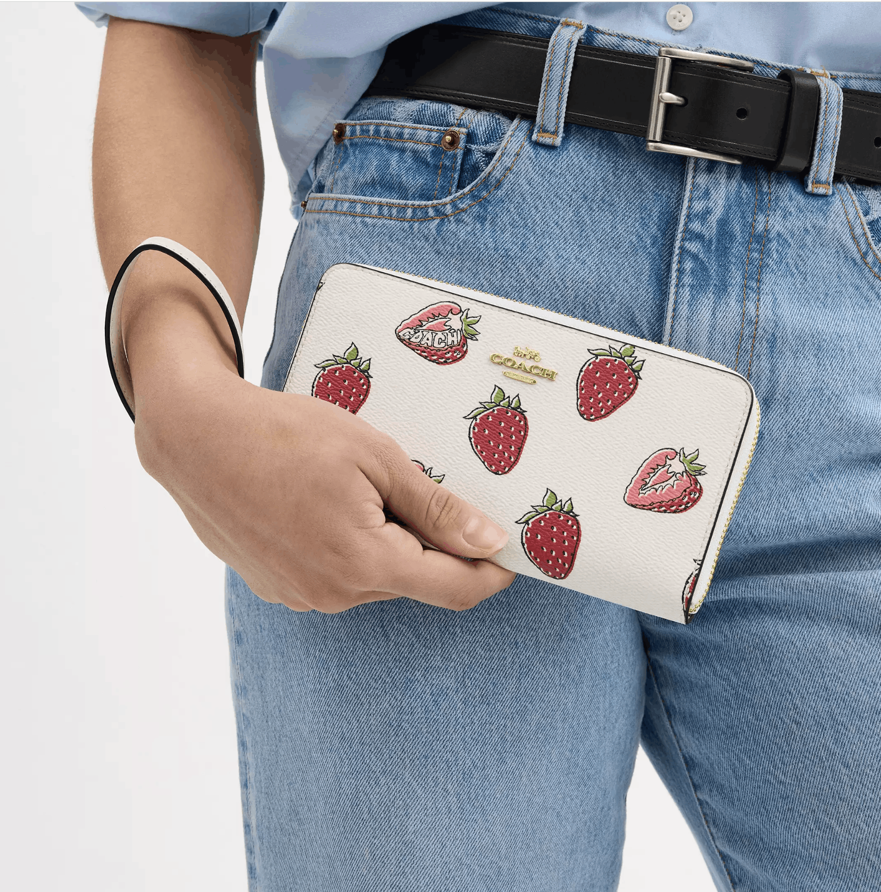 Coach Long Zip Around Wallet With Strawberry Print CAO90 Size ONE SIZE - 5 Thumbnail