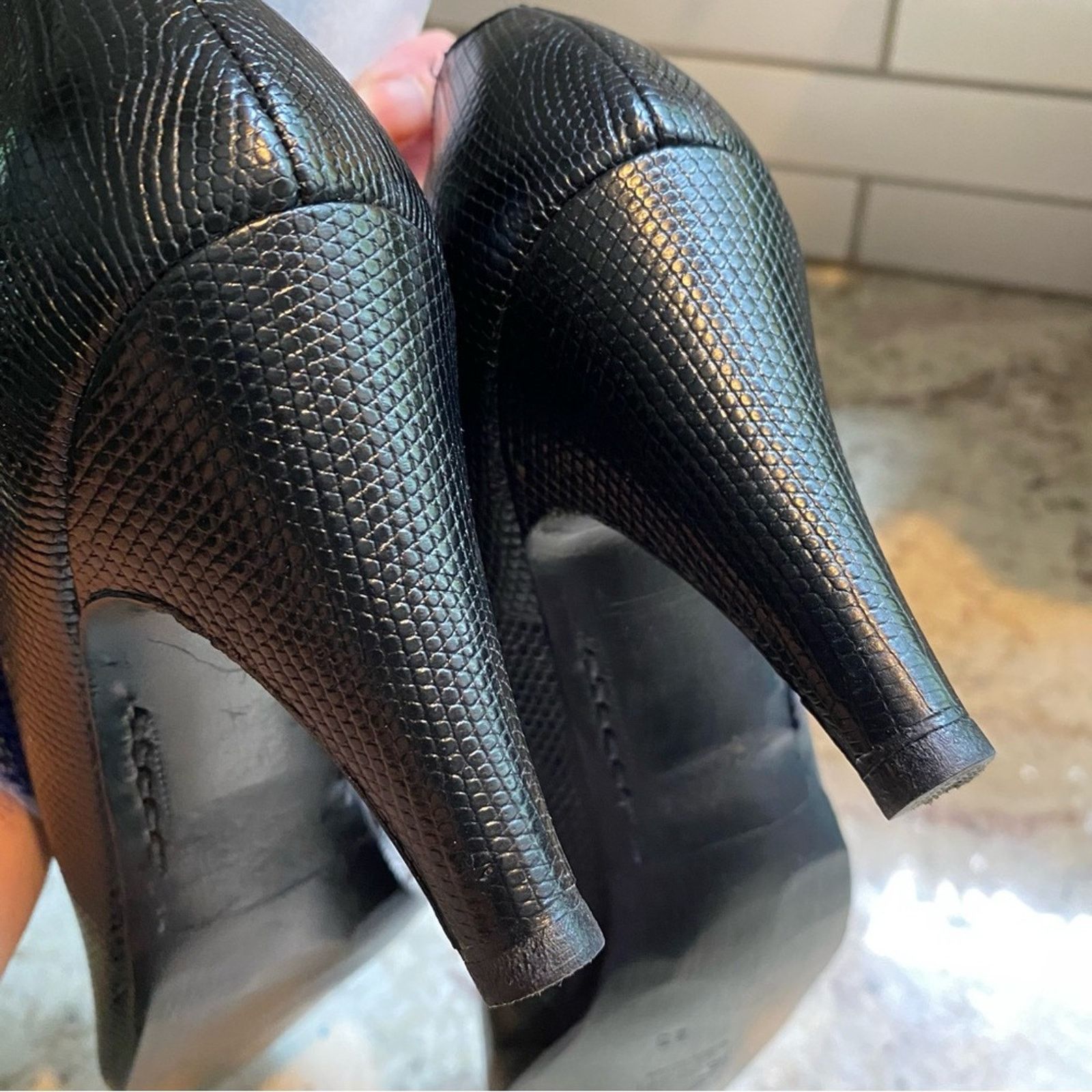 Other Helene Arpels Textured Black Leather Pumps Italy 9.5 AA Size US 9.5 / IT 39.5 - 11 Thumbnail